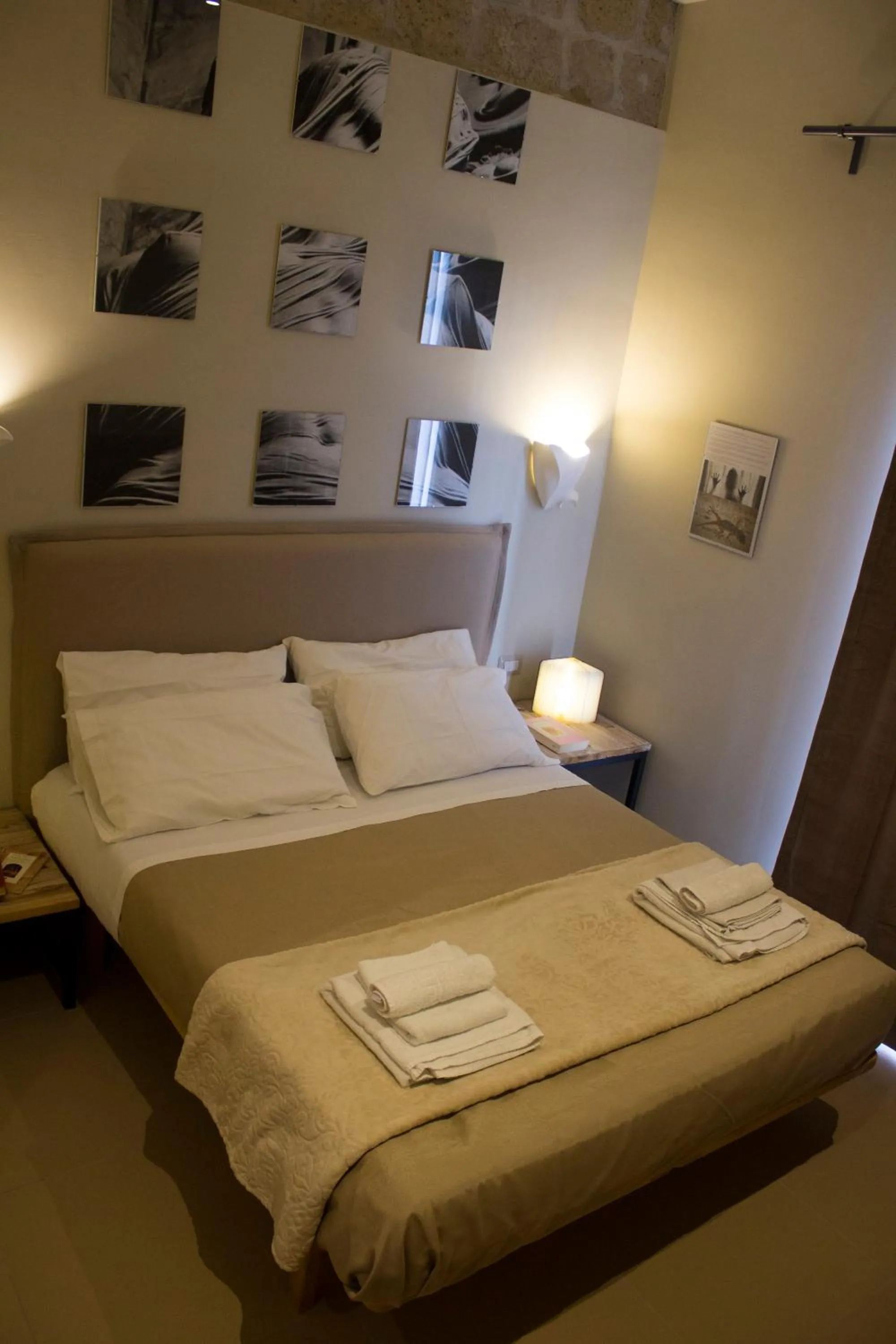 Photo of the whole room, Bed in Schiara