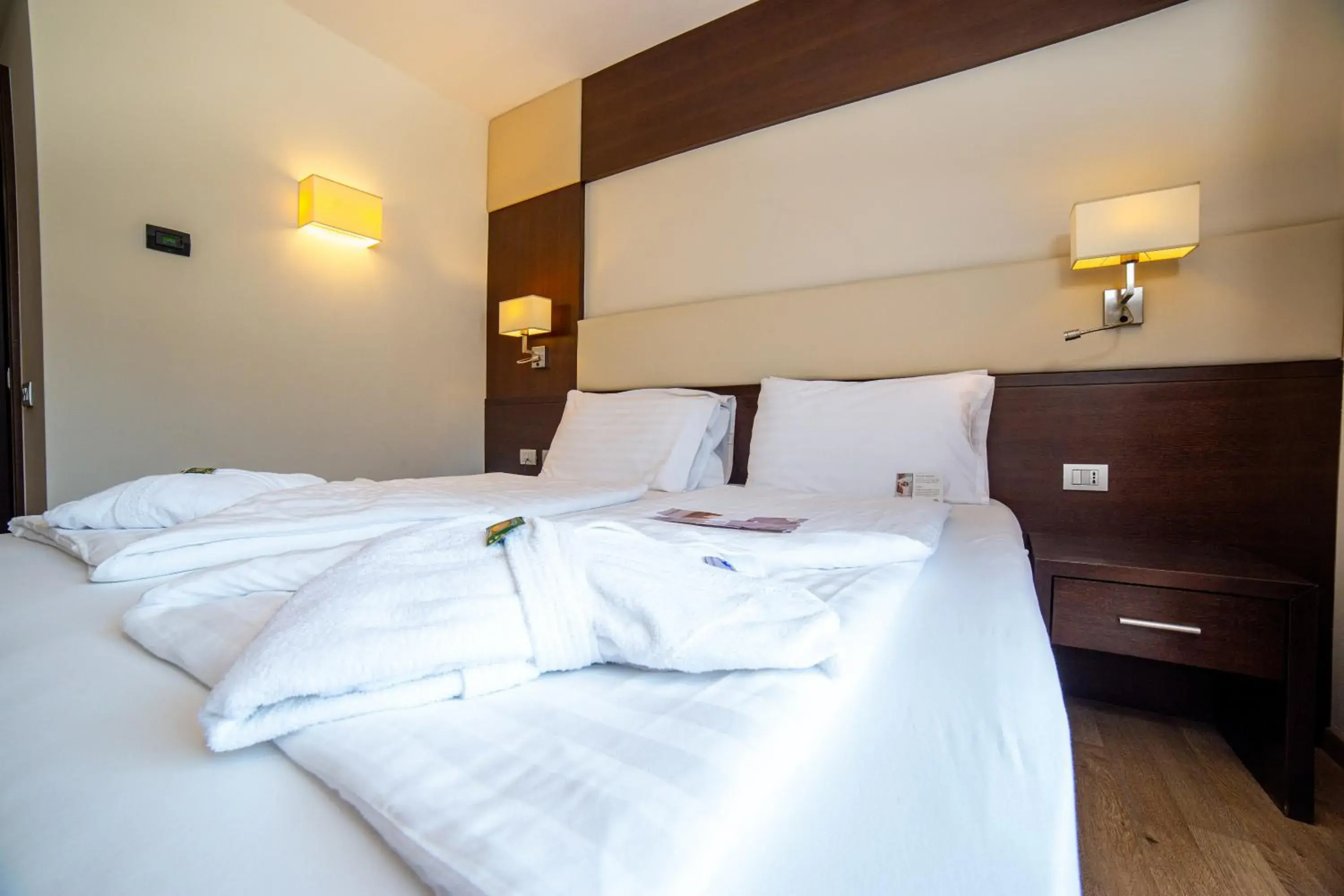 Executive King Room with Balcony and Spa Bath in Best Western Hotel Adige Executive King Room with Balcony and Spa Bath in Best Western Hotel Adige