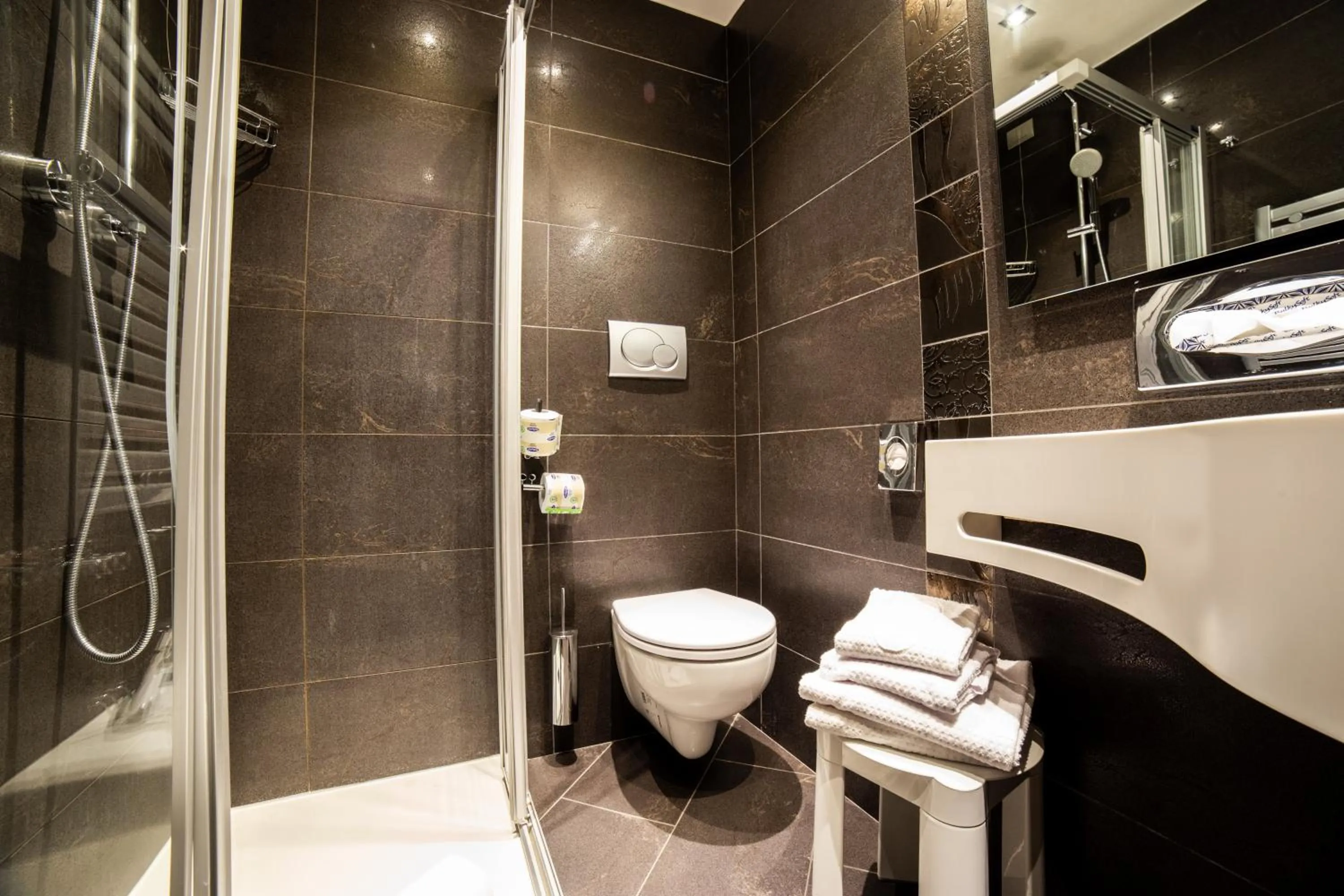 Shower in Best Western Hotel Adige