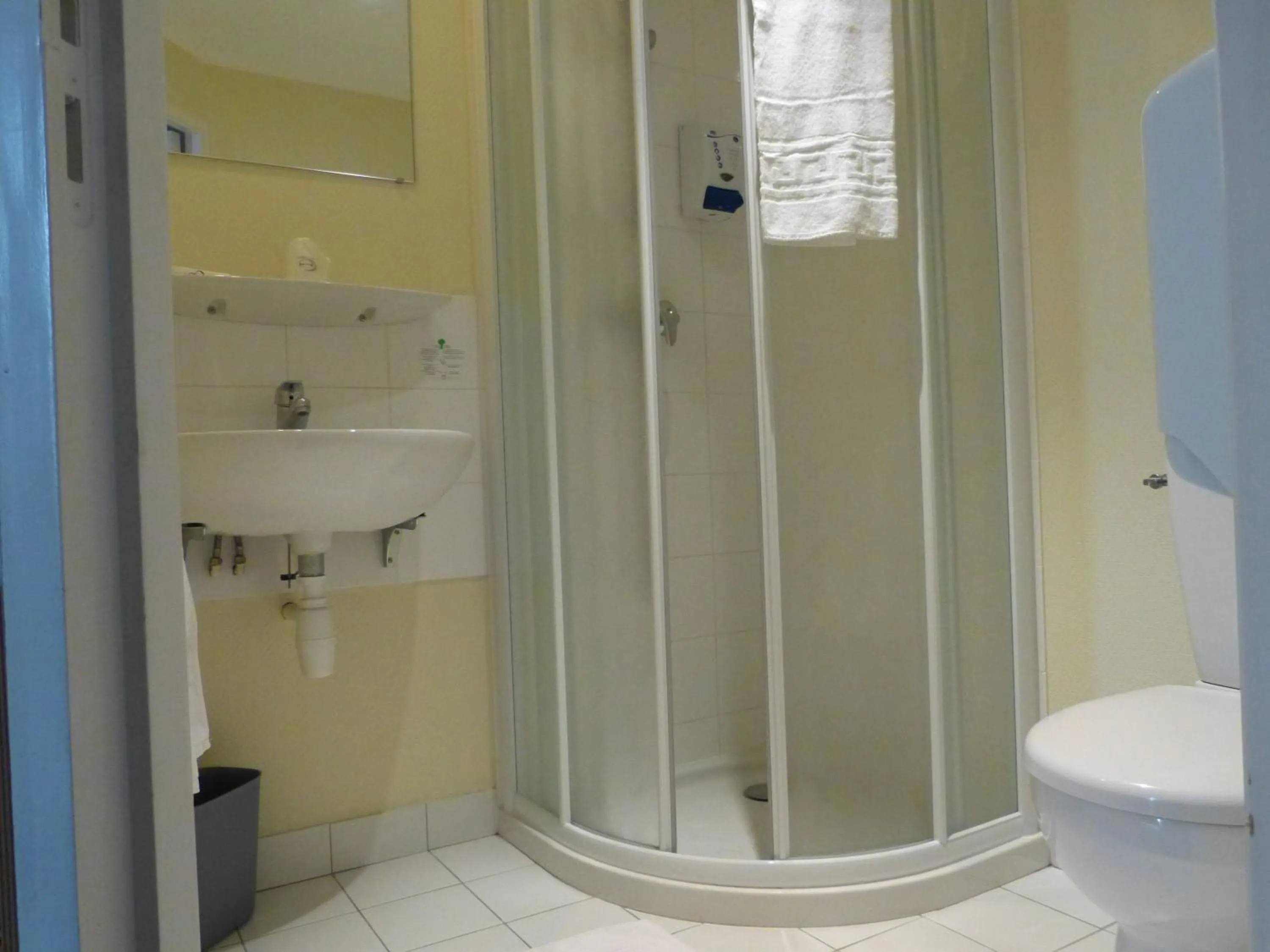 Bathroom in Hôtel Terminus