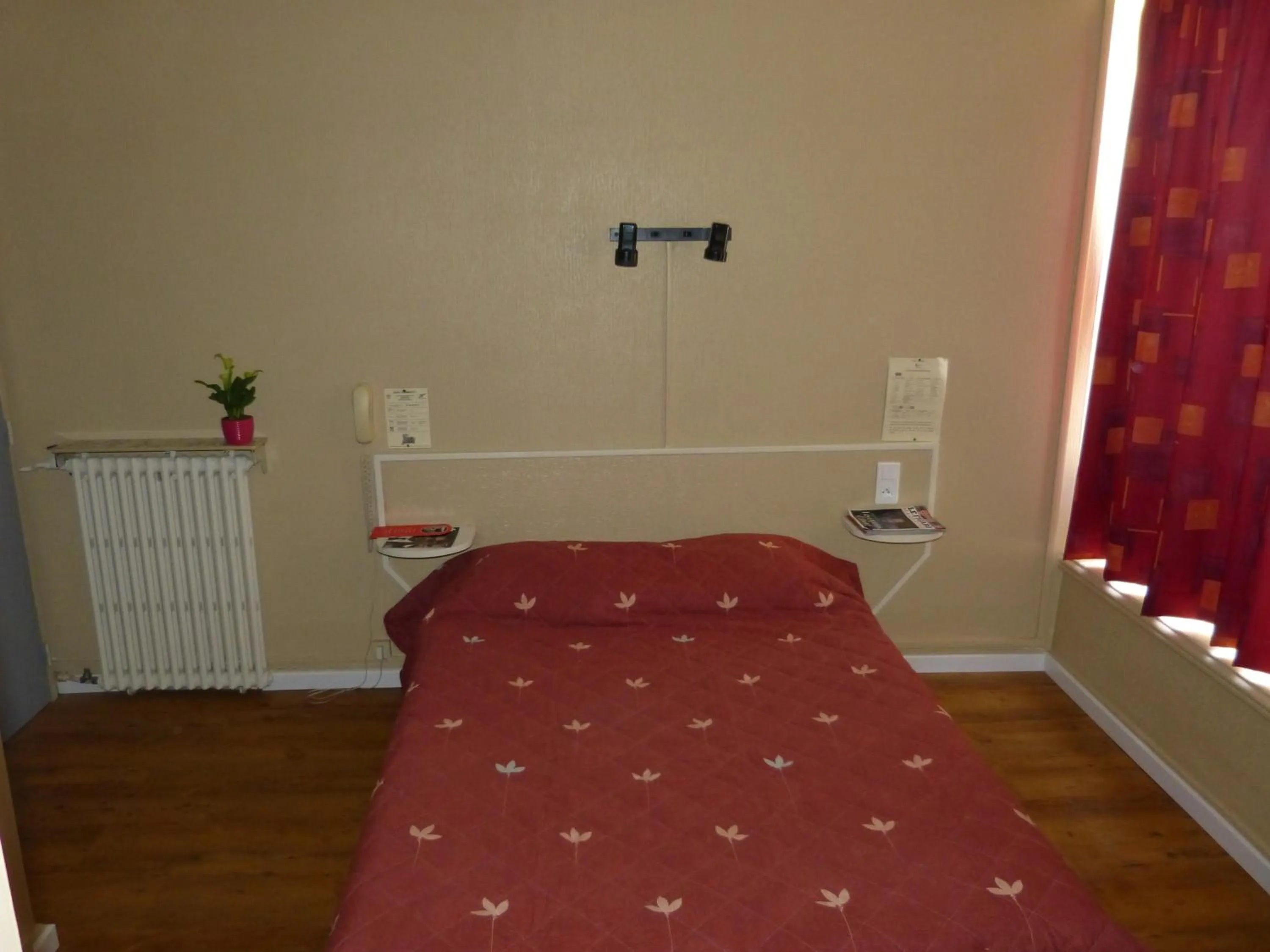 Bed in Hôtel Terminus