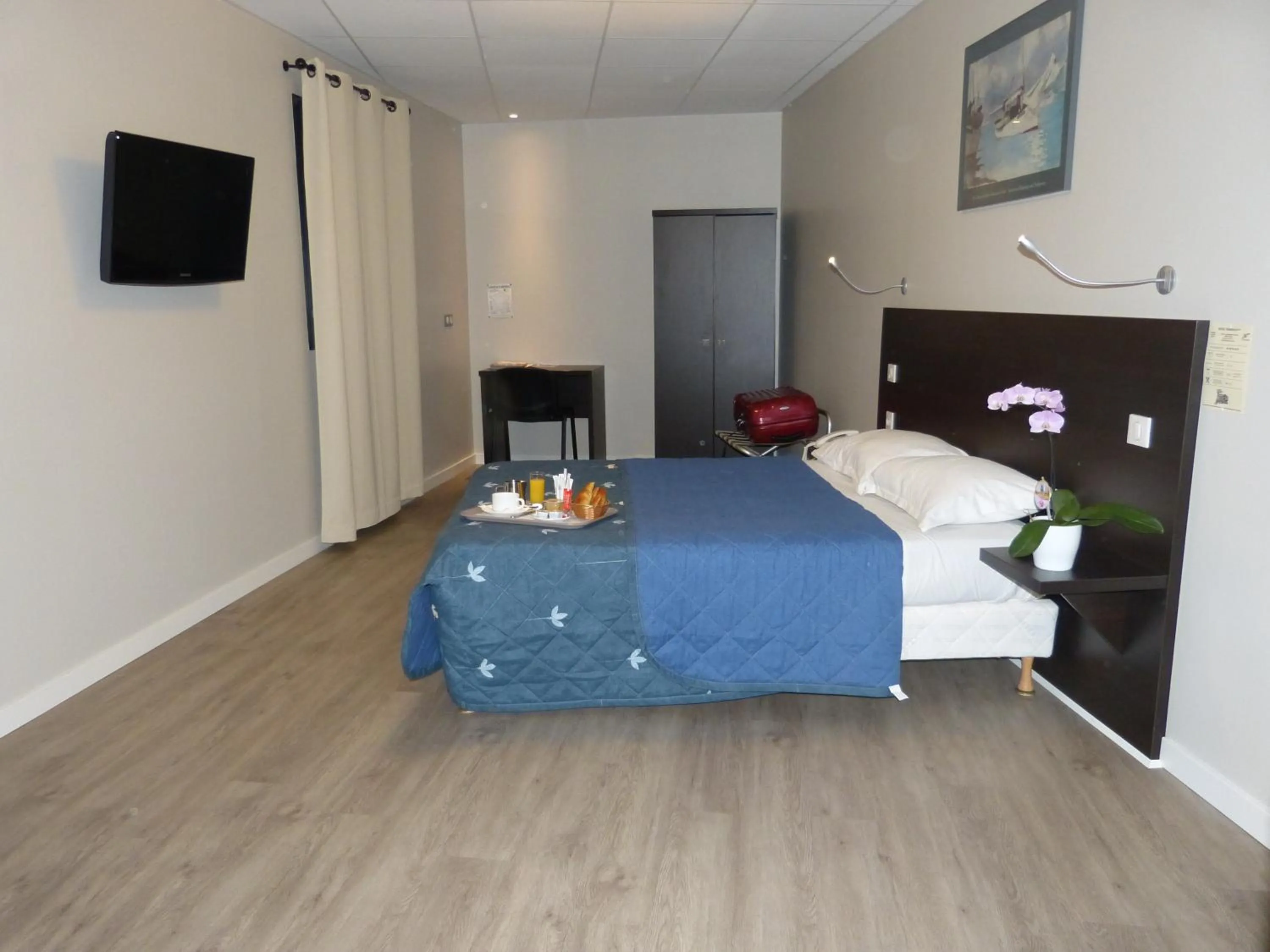 Photo of the whole room, Bed in Hôtel Terminus