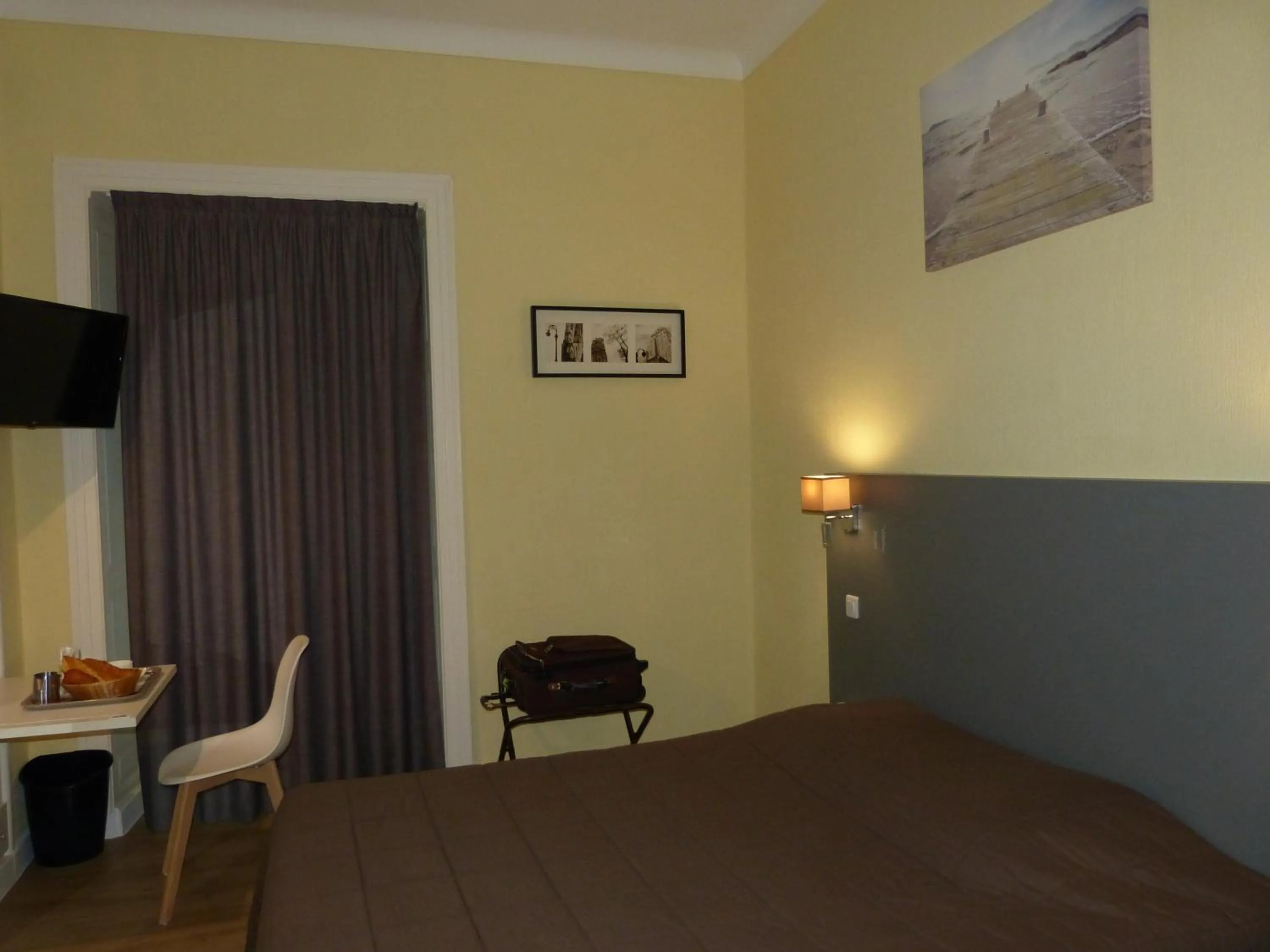 Bed in Hôtel Terminus