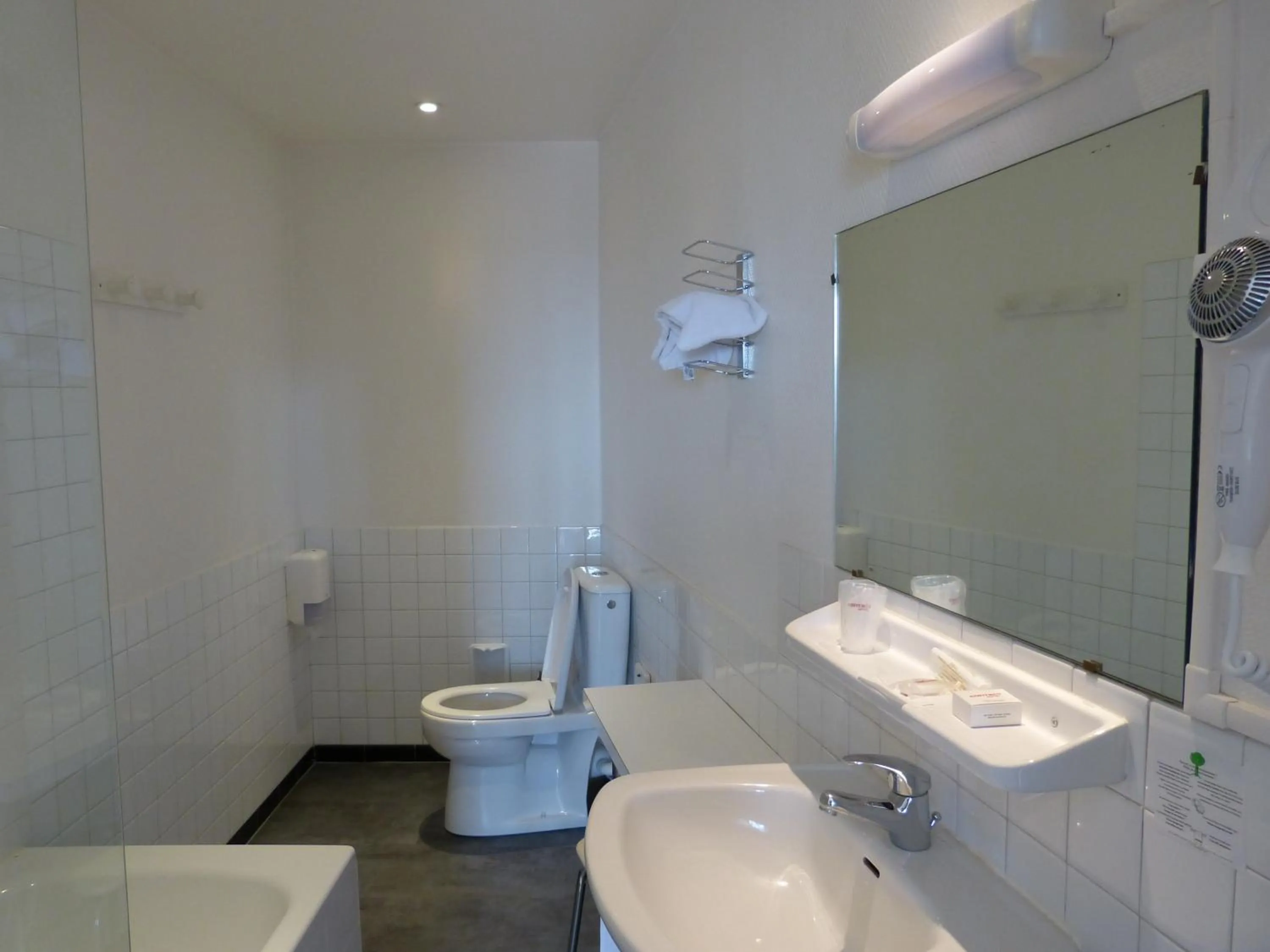 Bathroom in Hôtel Terminus