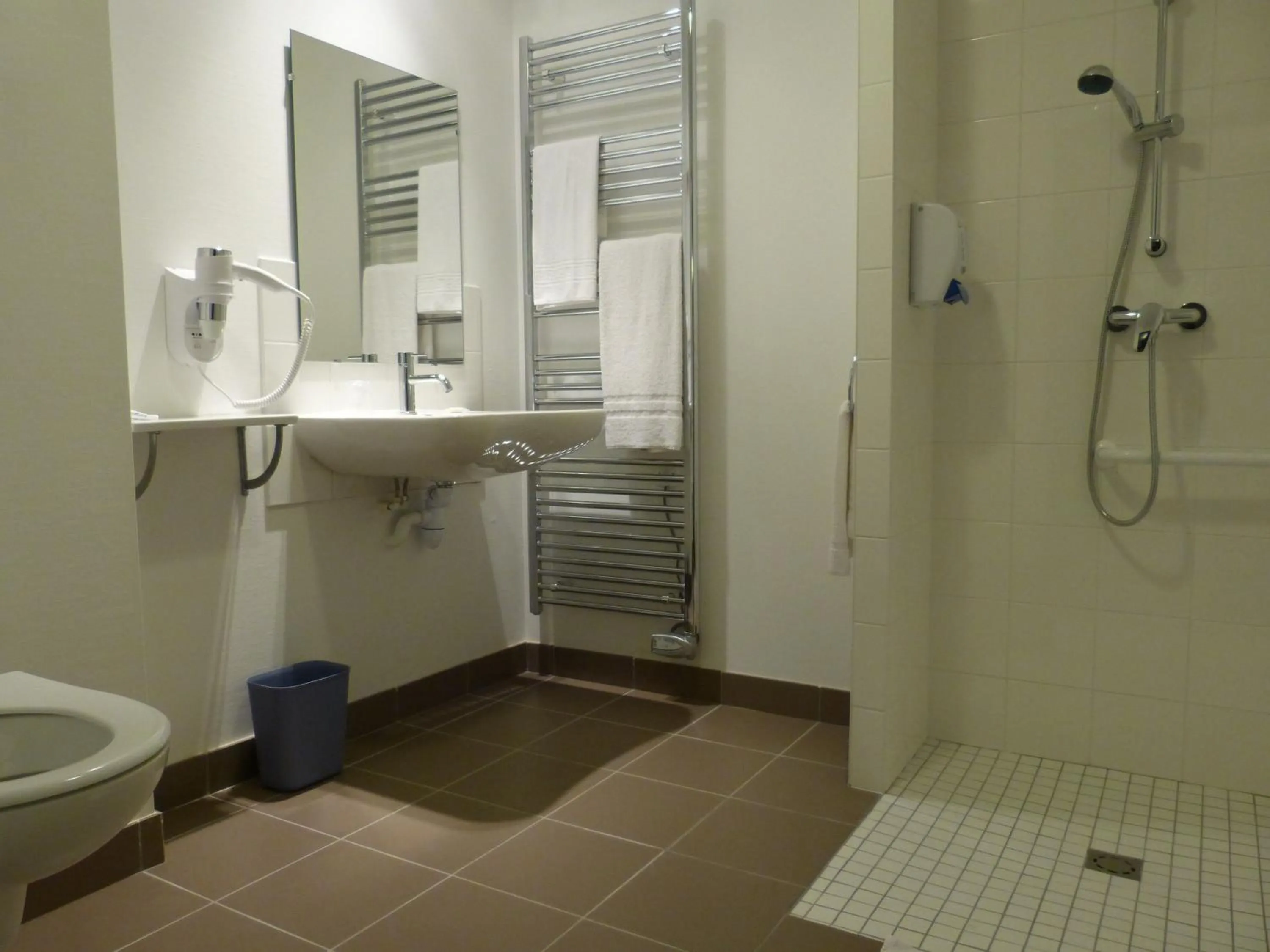 Bathroom in Hôtel Terminus