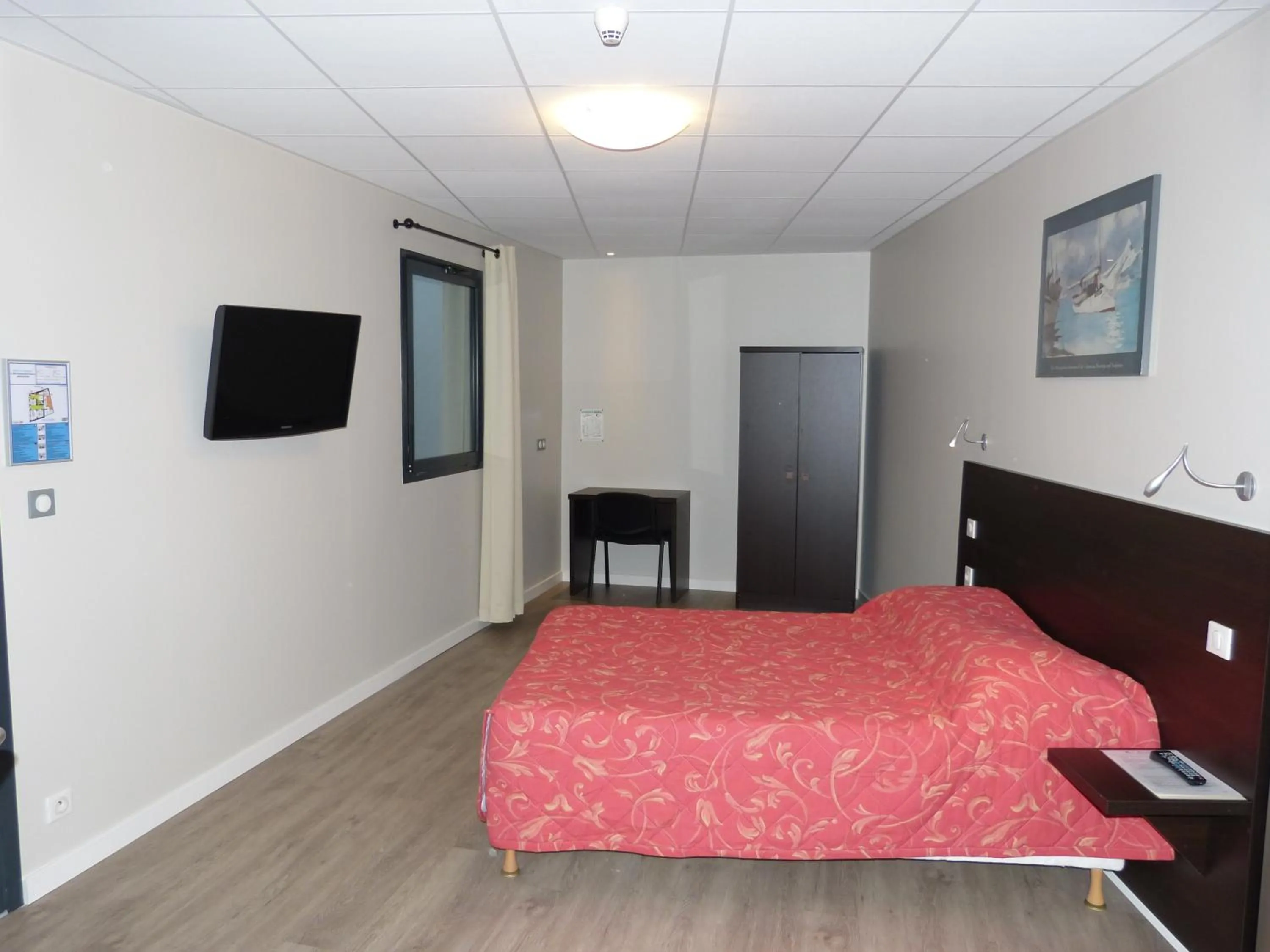 Photo of the whole room, Bed in Hôtel Terminus