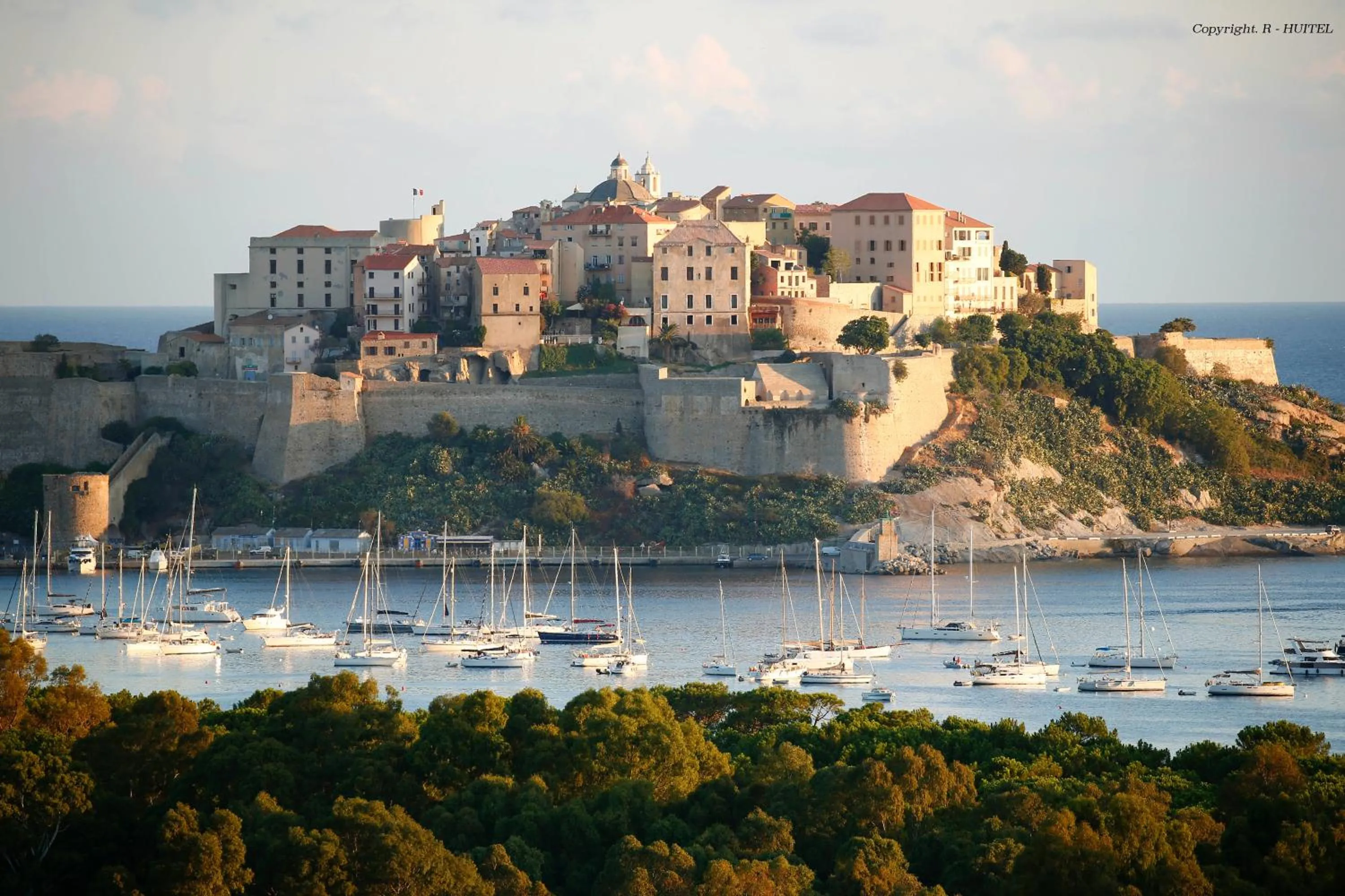 Sea view in Campo Di Fiori, Maisons de Charme