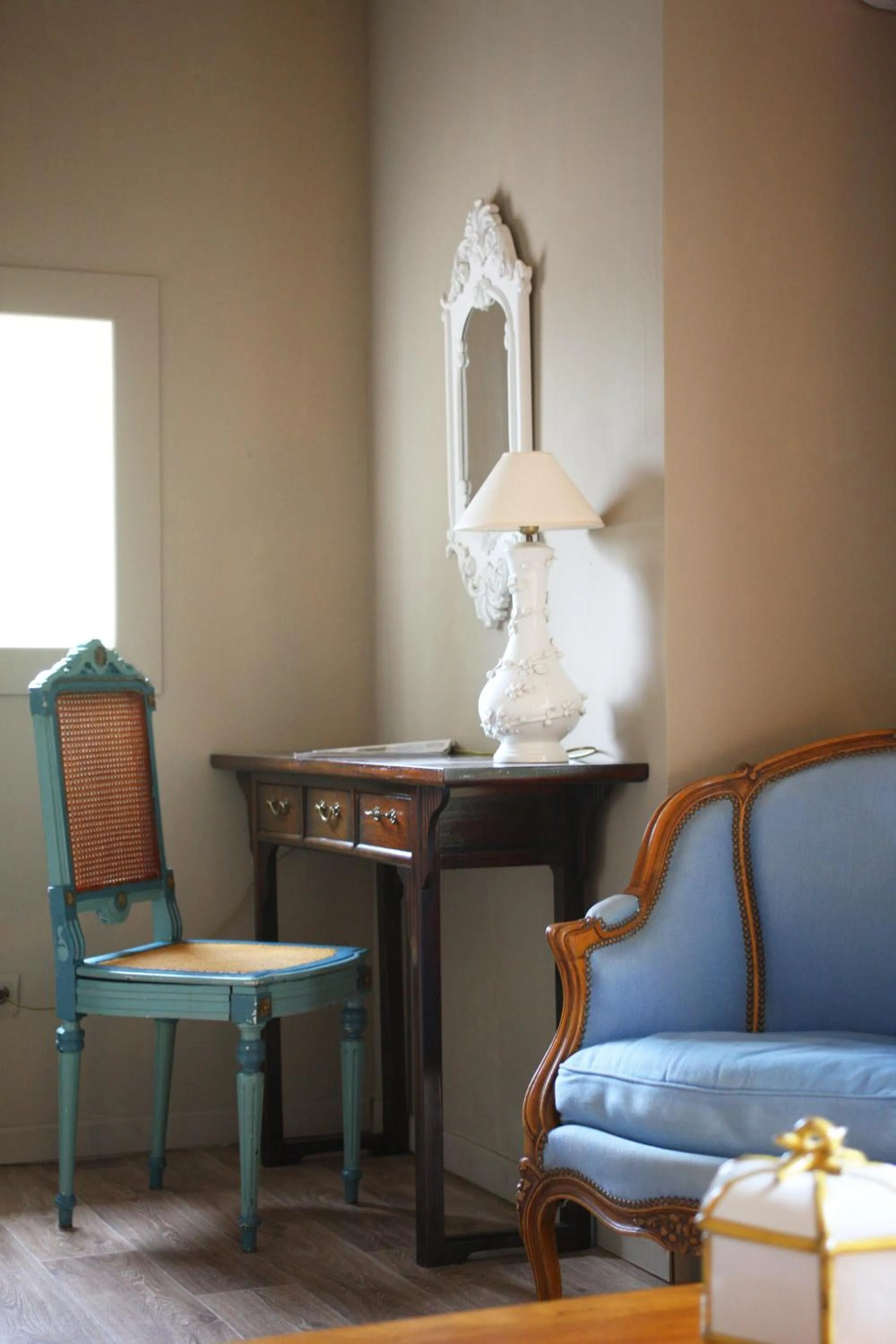 Living room in Campo Di Fiori, Maisons de Charme