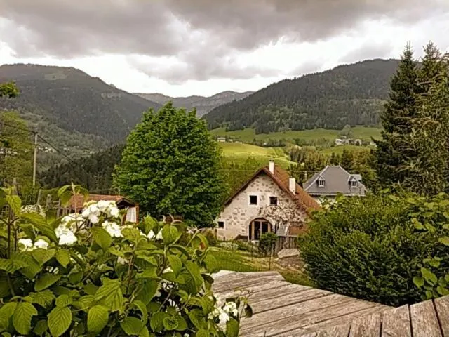Property building in Le Valombré