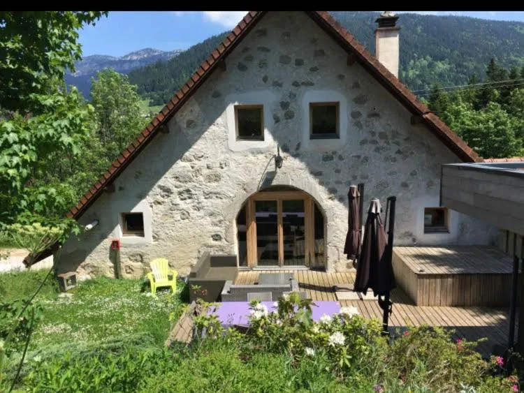 Property building in Le Valombré