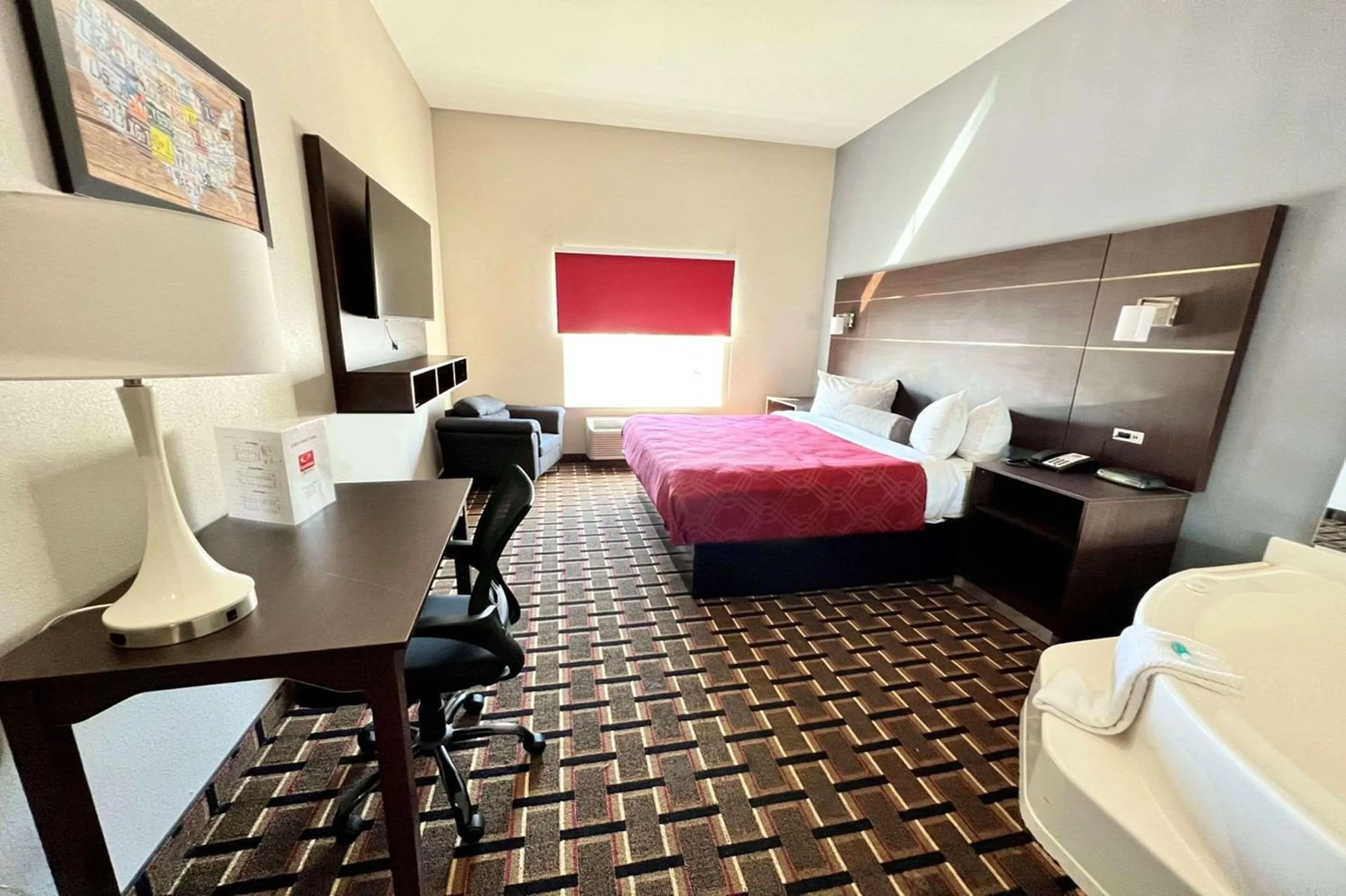 Bedroom, Bed in Econo Lodge Augusta West near Fort Gordon