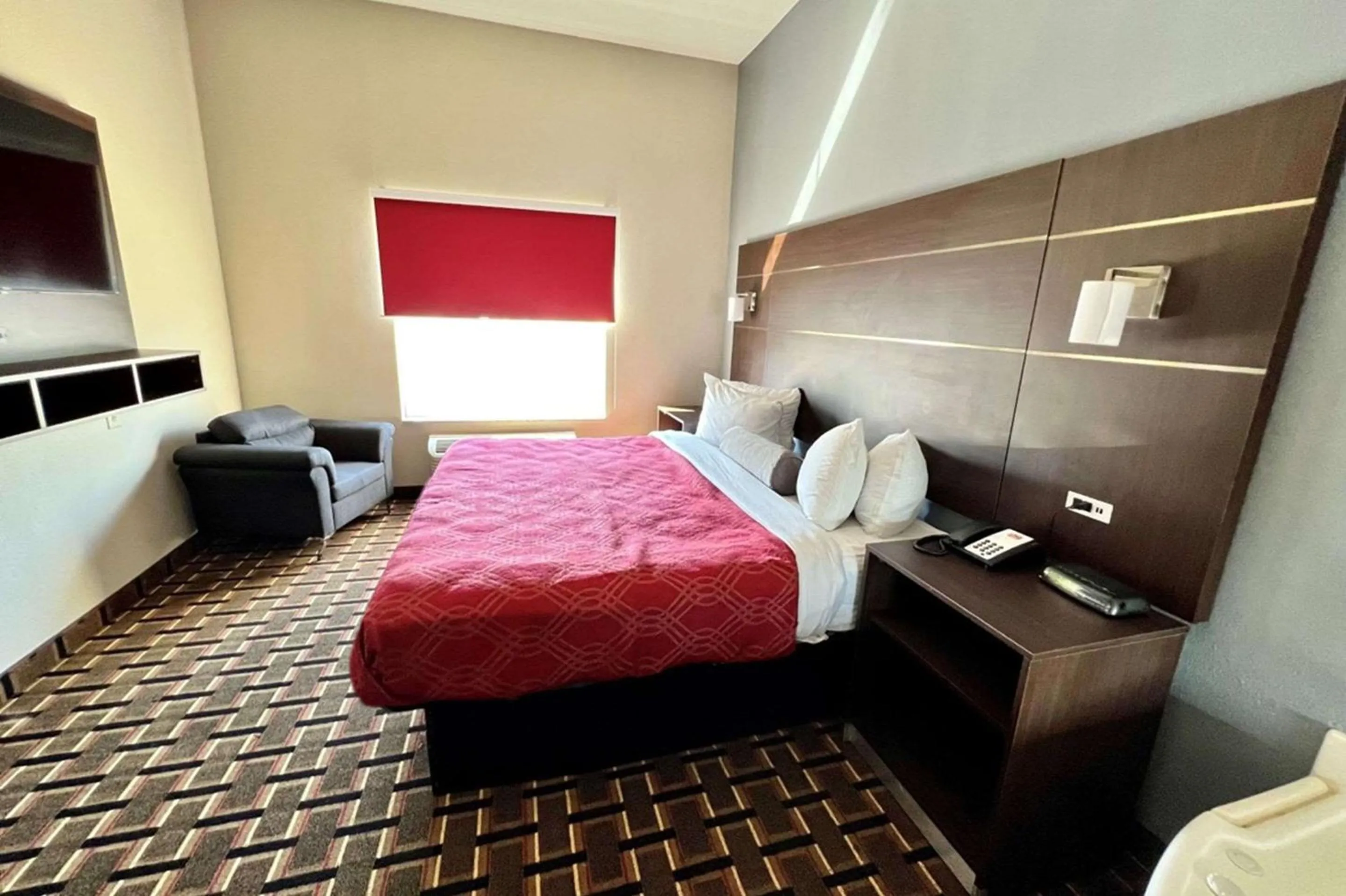 Bedroom, Bed in Econo Lodge Augusta West near Fort Gordon