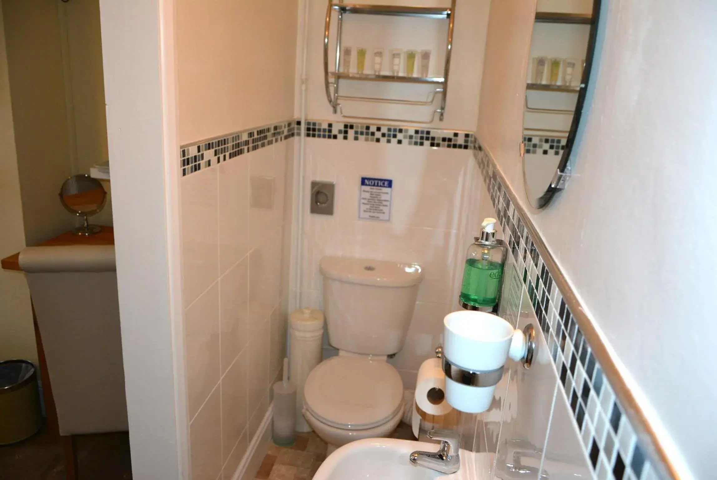 Twin En-suite - single occupancy in Ashlea Guest House Twin En-suite - single occupancy in Ashlea Guest House