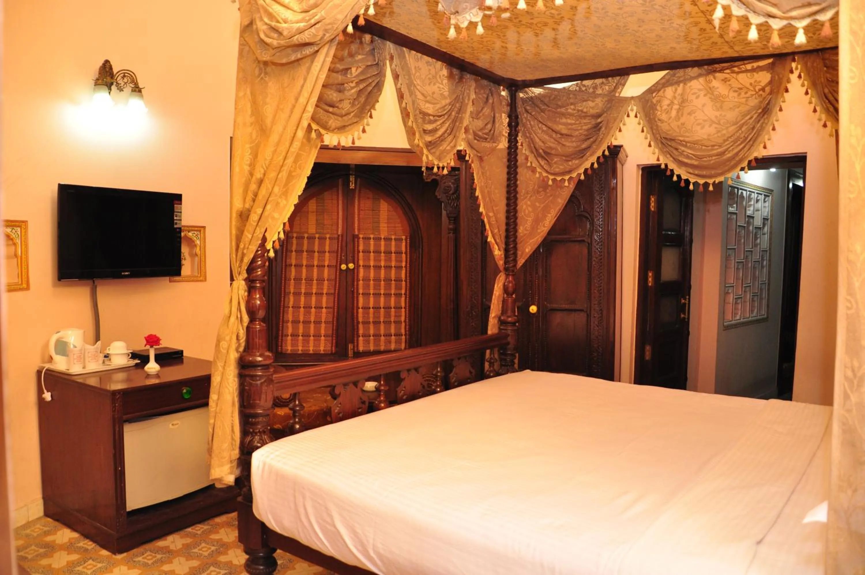 Photo of the whole room, Bed in The Fort Ramgarh