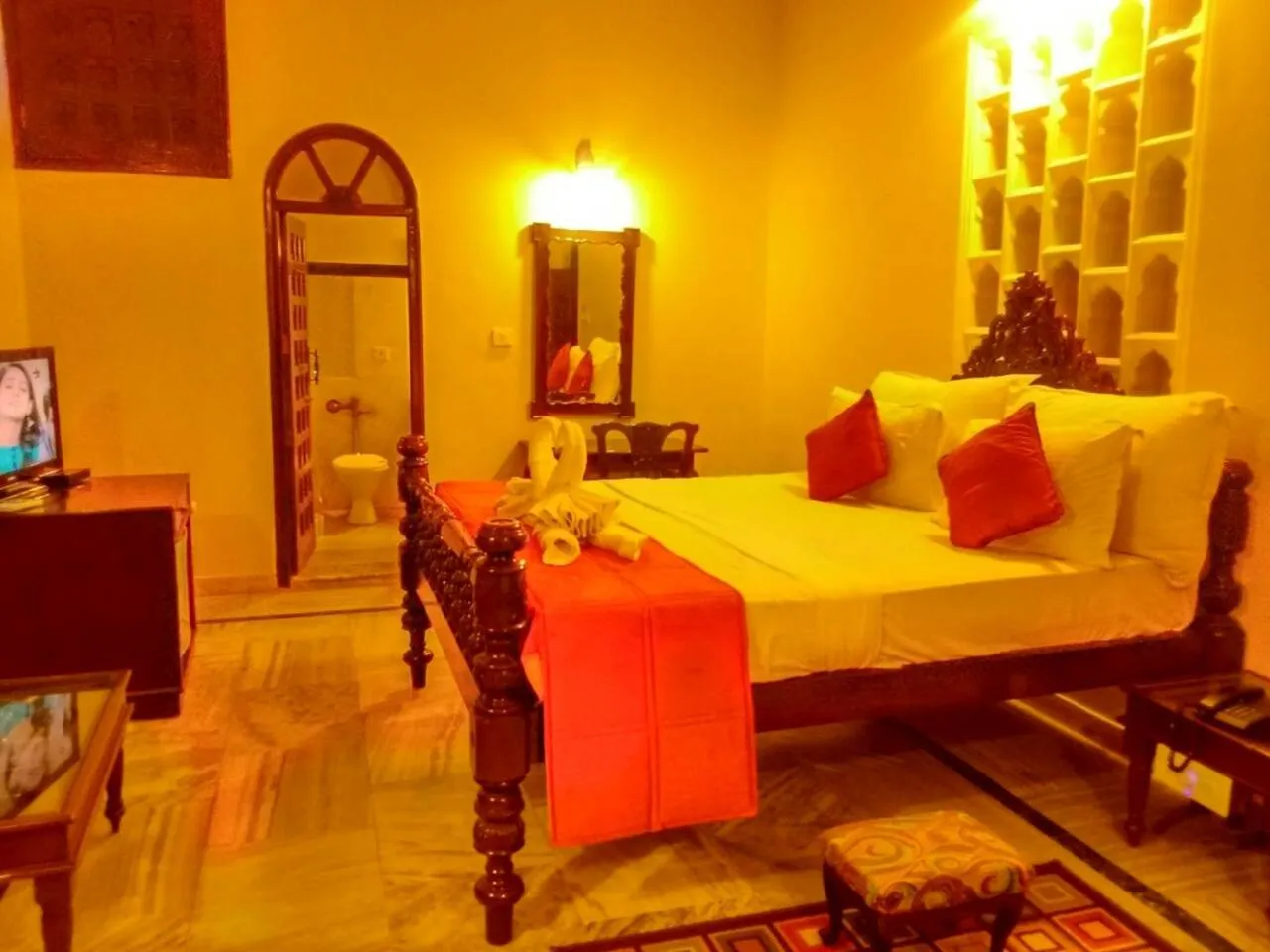 Photo of the whole room, Bed in The Fort Ramgarh