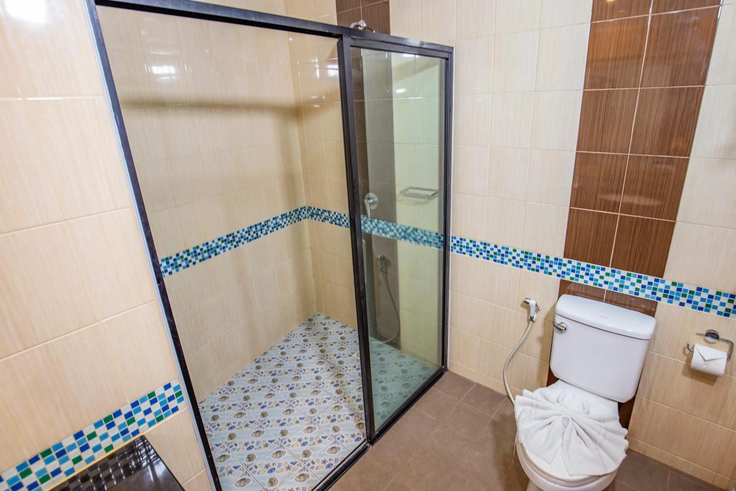 Shower in Sungthong Kamala Beach Resort