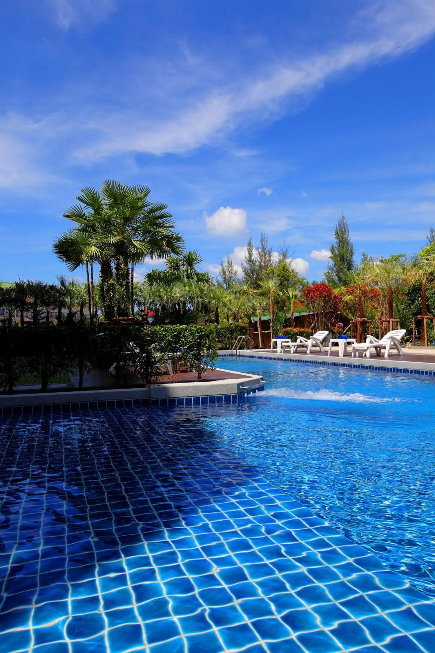 Swimming pool in Sungthong Kamala Beach Resort