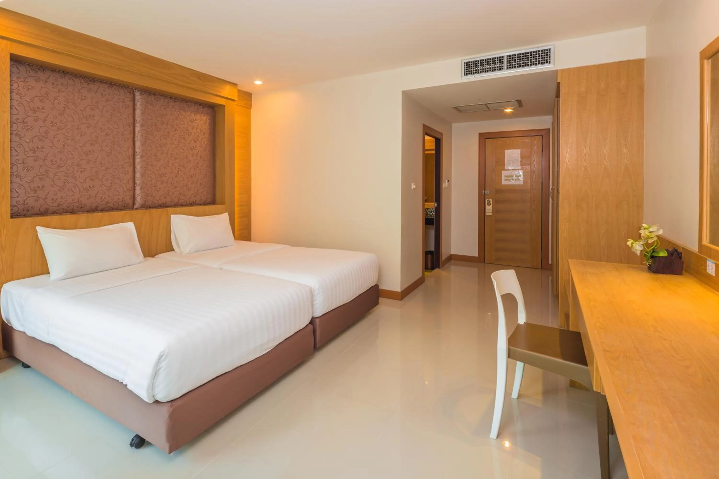 Photo of the whole room, Bed in Sungthong Kamala Beach Resort