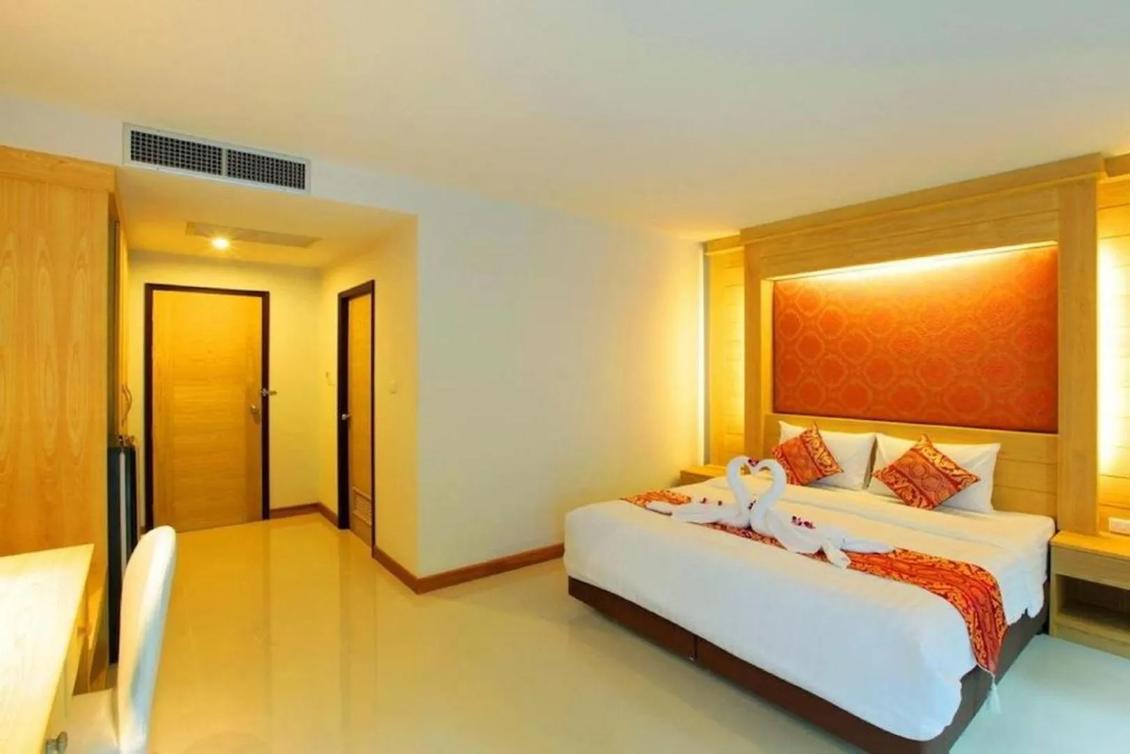 Photo of the whole room, Bed in Sungthong Kamala Beach Resort