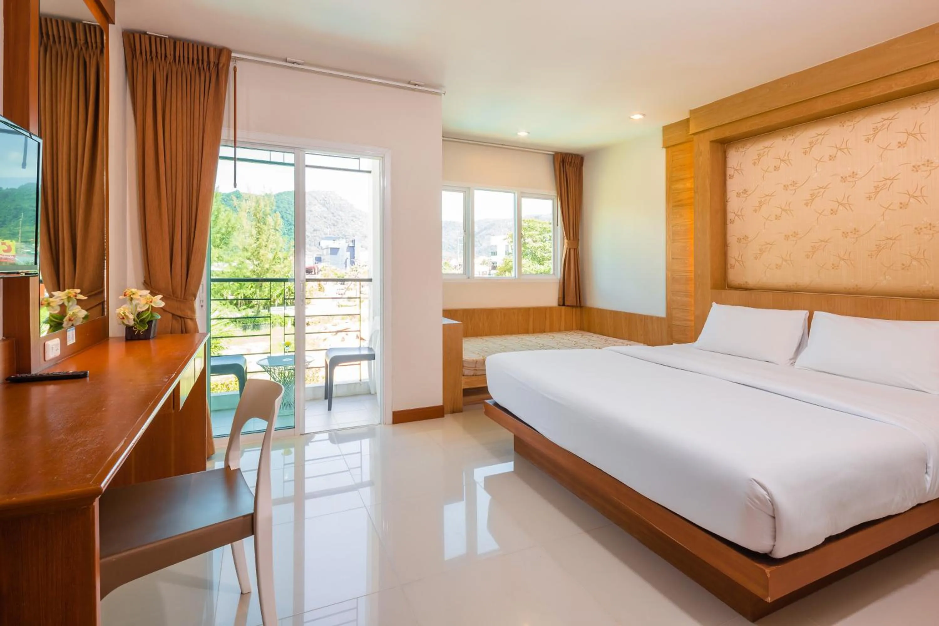 Garden view, Bed in Sungthong Kamala Beach Resort