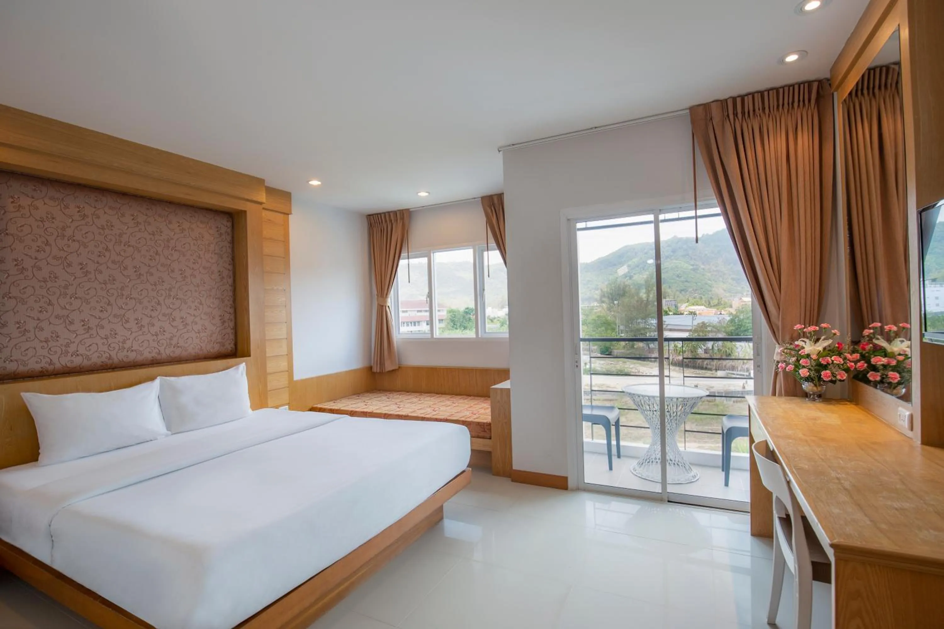 Garden view, Bed in Sungthong Kamala Beach Resort