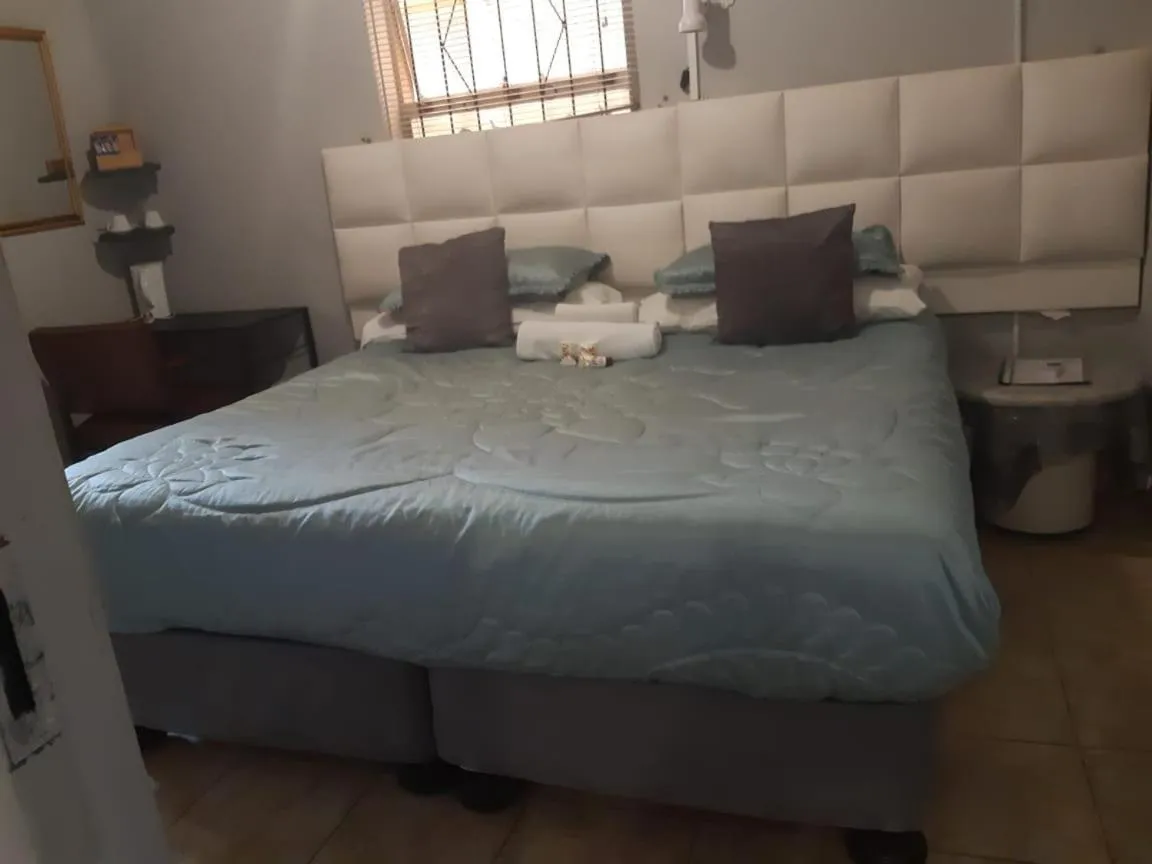 Bed in Diphororo guest house