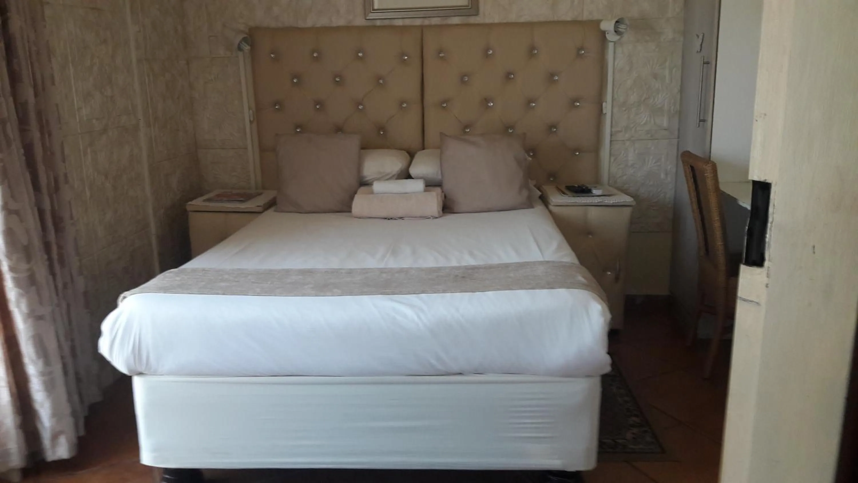 Bed in Diphororo guest house