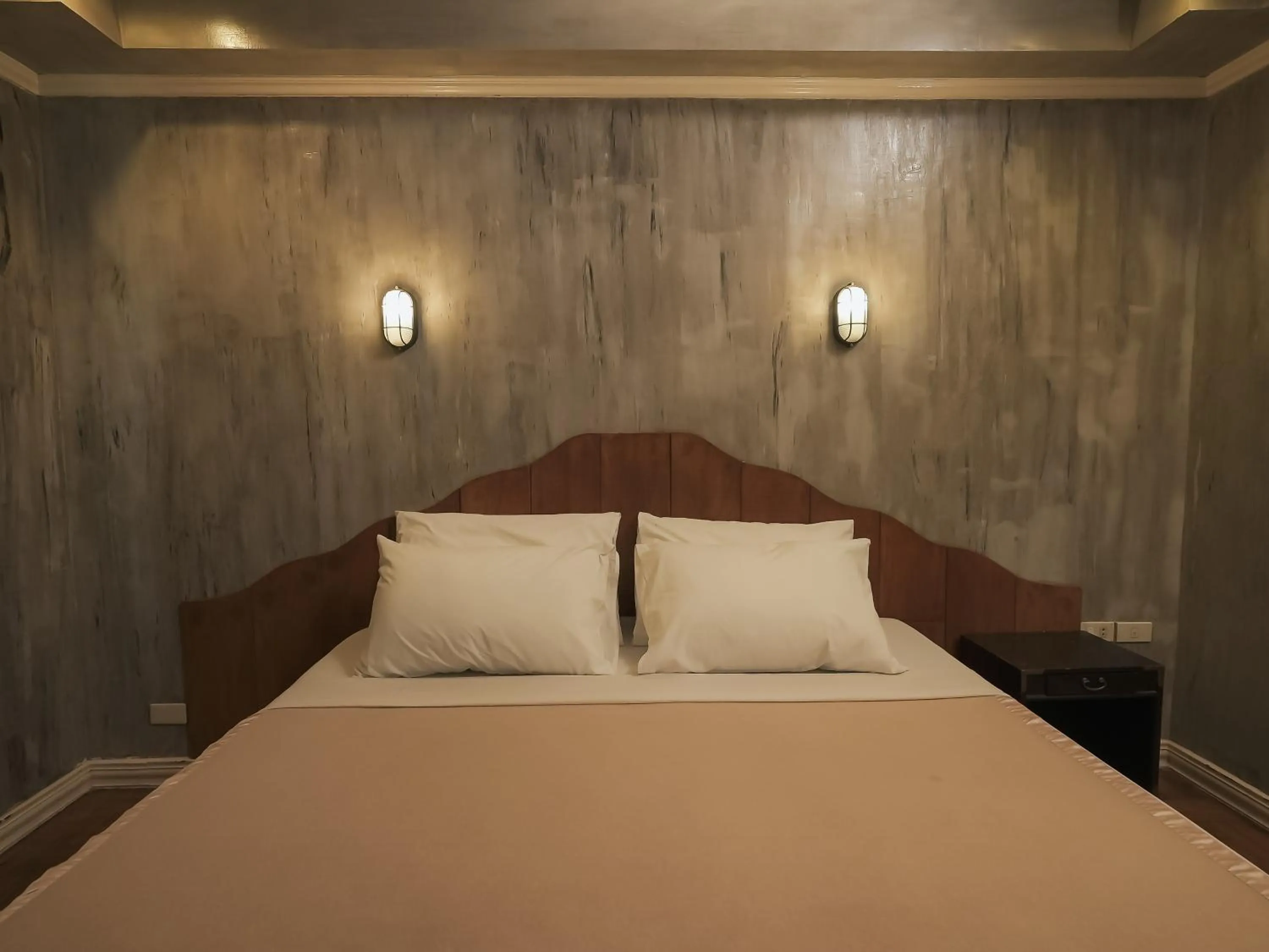 Bed in WHITE BANANA Manila - NEW