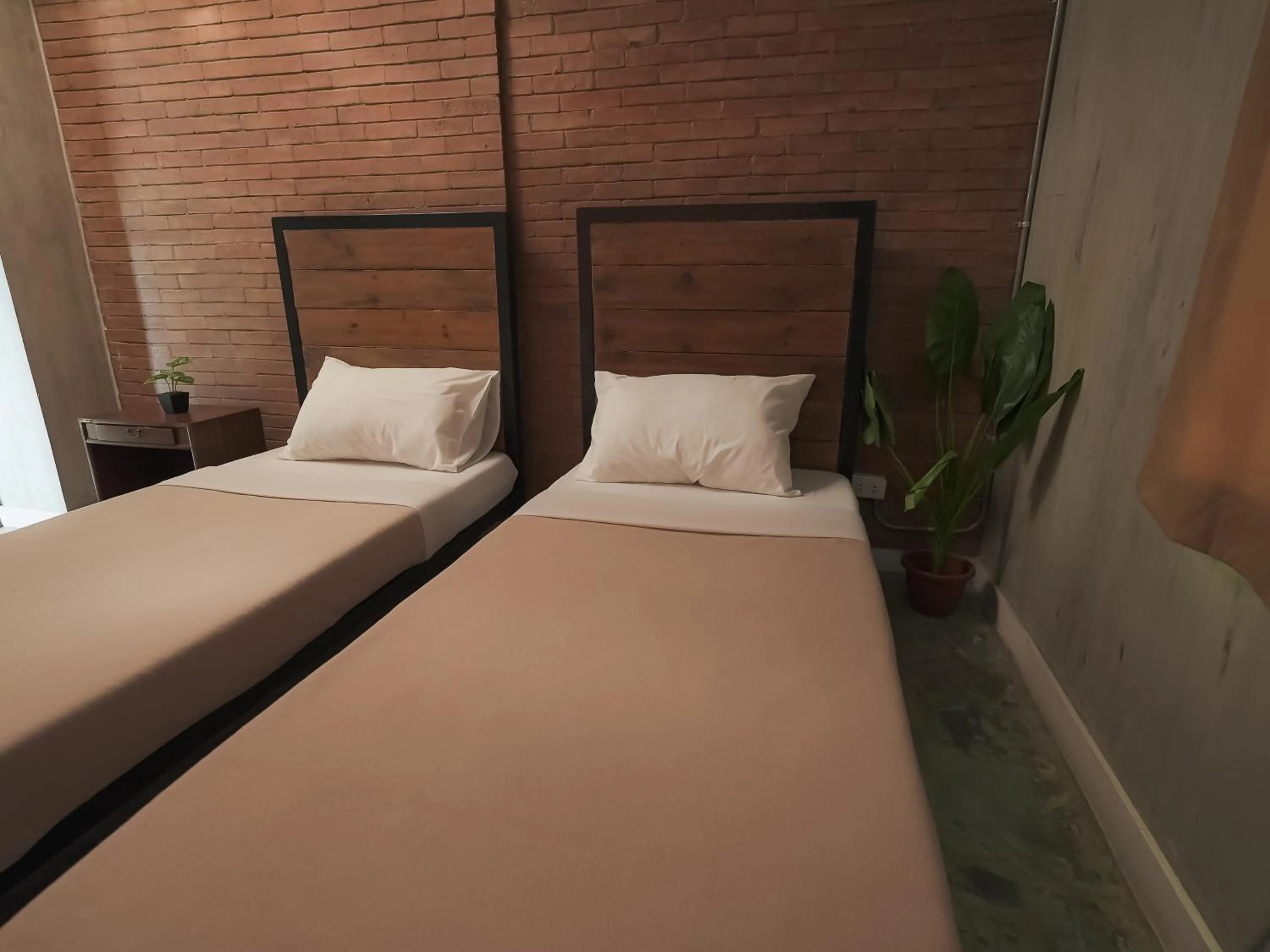 Photo of the whole room, Bed in WHITE BANANA Manila - NEW