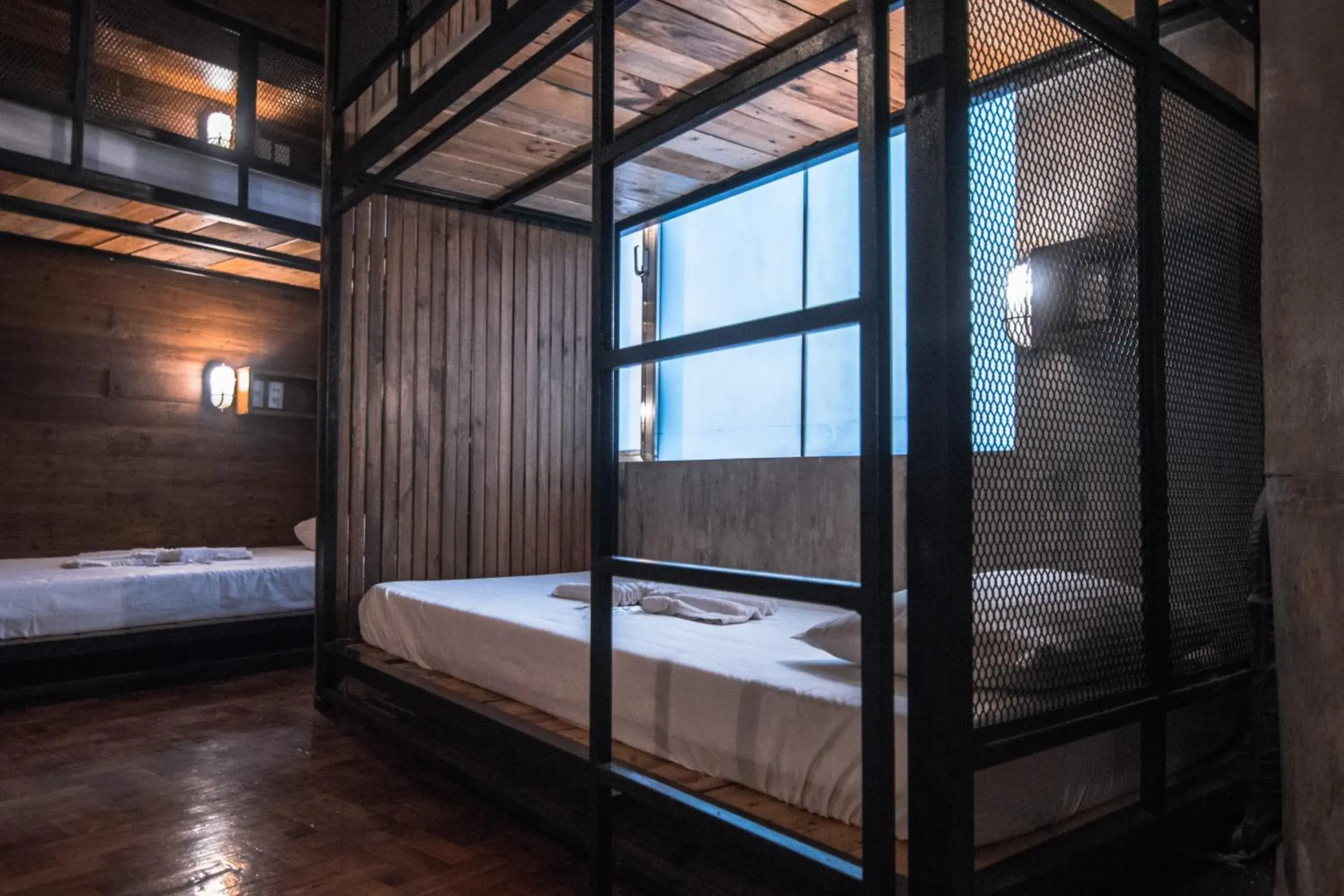 Bed in WHITE BANANA Manila - NEW Bed in WHITE BANANA Manila - NEW