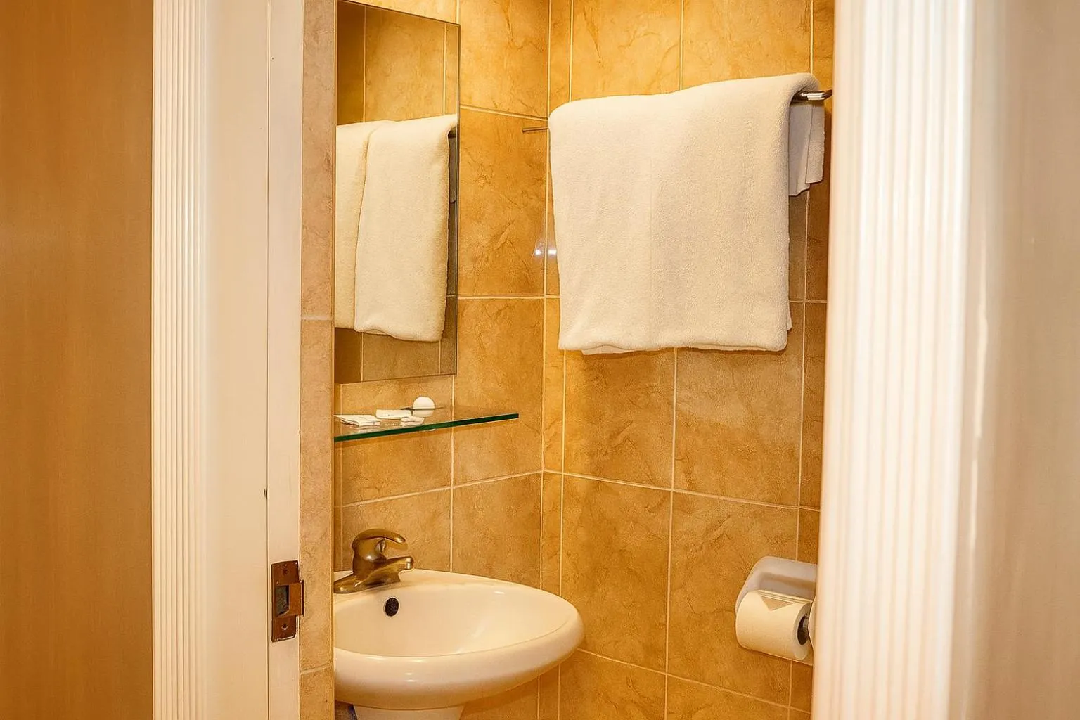 Toilet in CONNECTOR Hostel