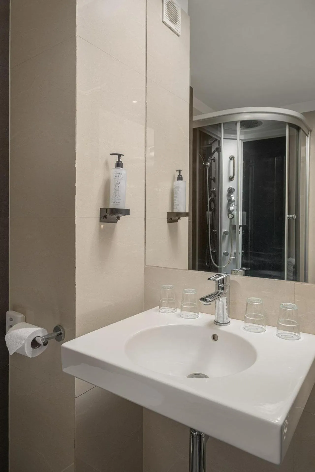 Bathroom in B&B HOTEL Bytom