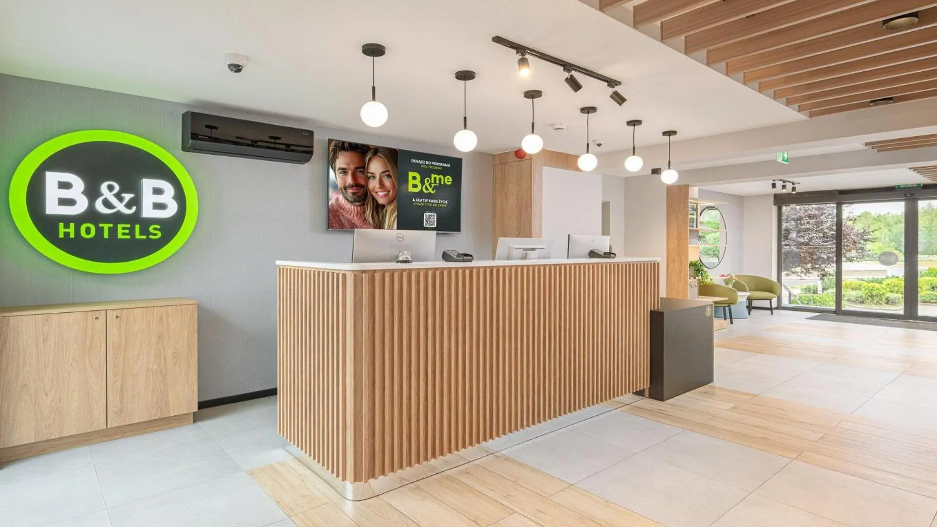 Lobby or reception in B&B HOTEL Bytom