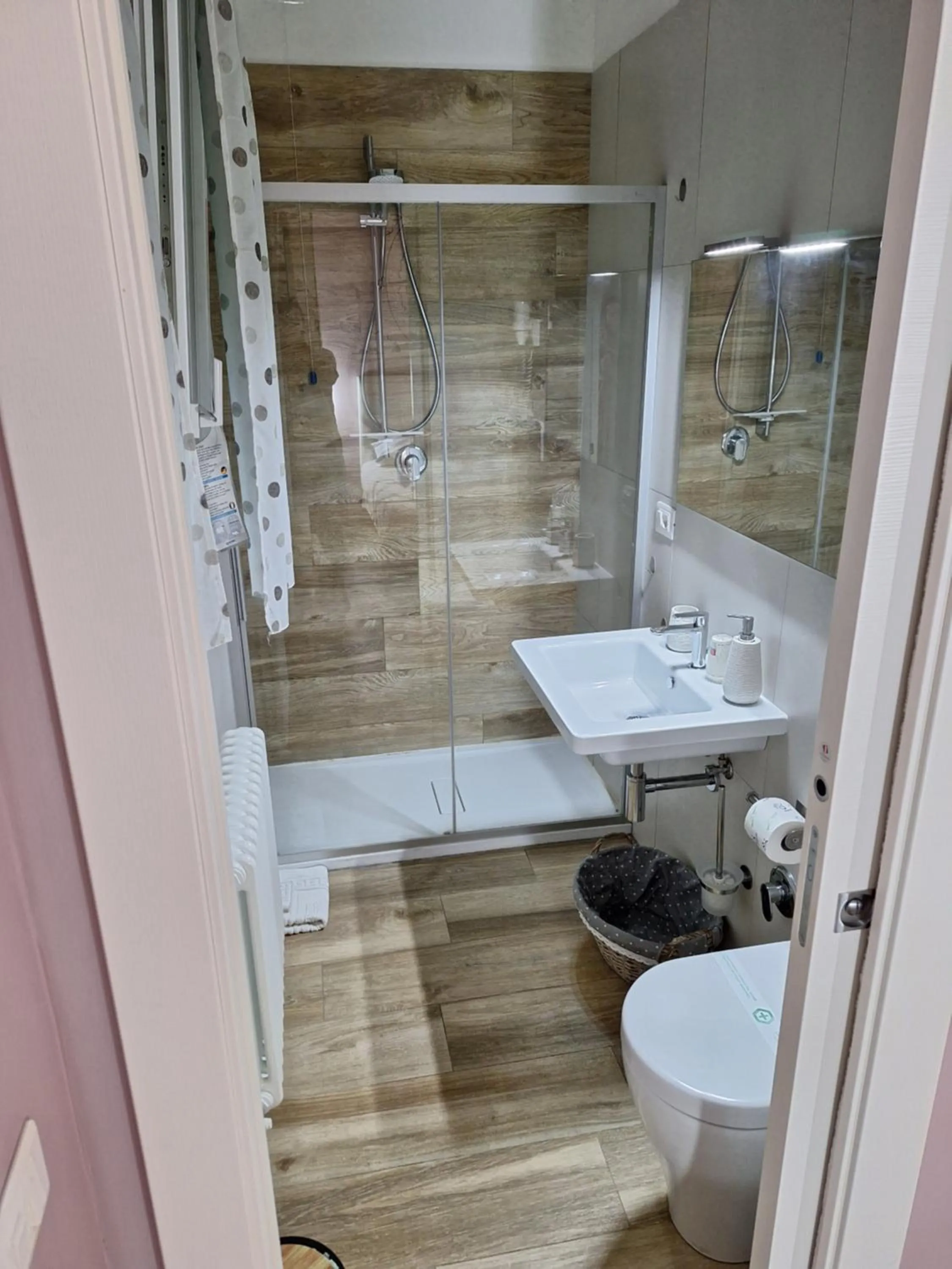 Shower in Sweet Harbour PORTO - Affittacamere