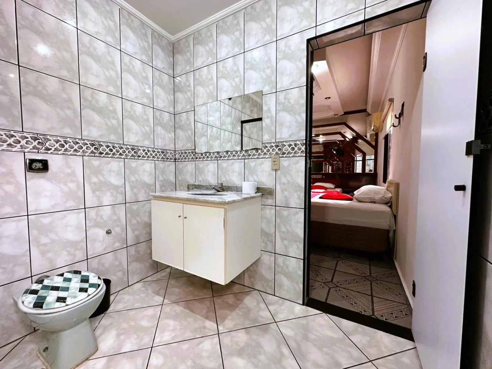 Bedroom in Memorial Hotel