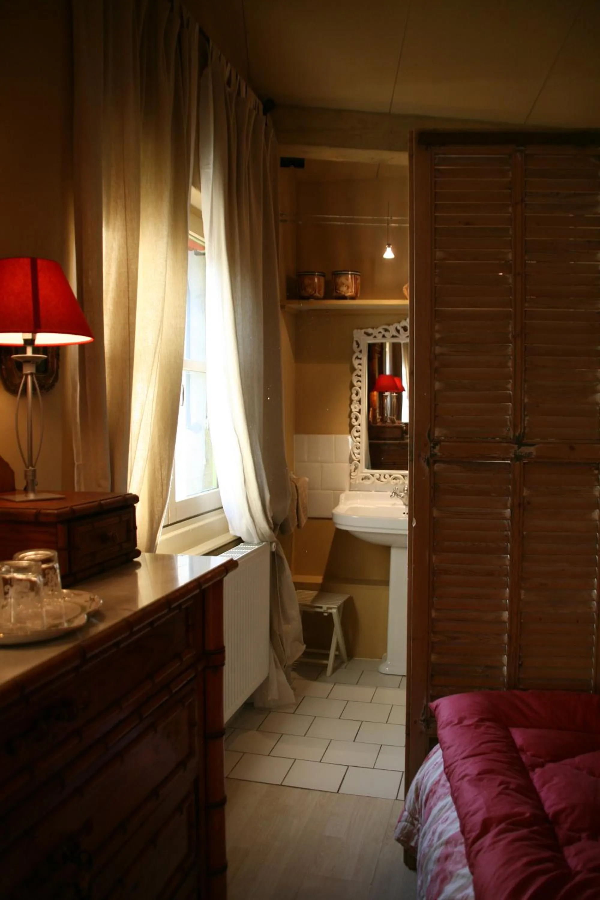 Bathroom, Bed in La Maison sur la Colline