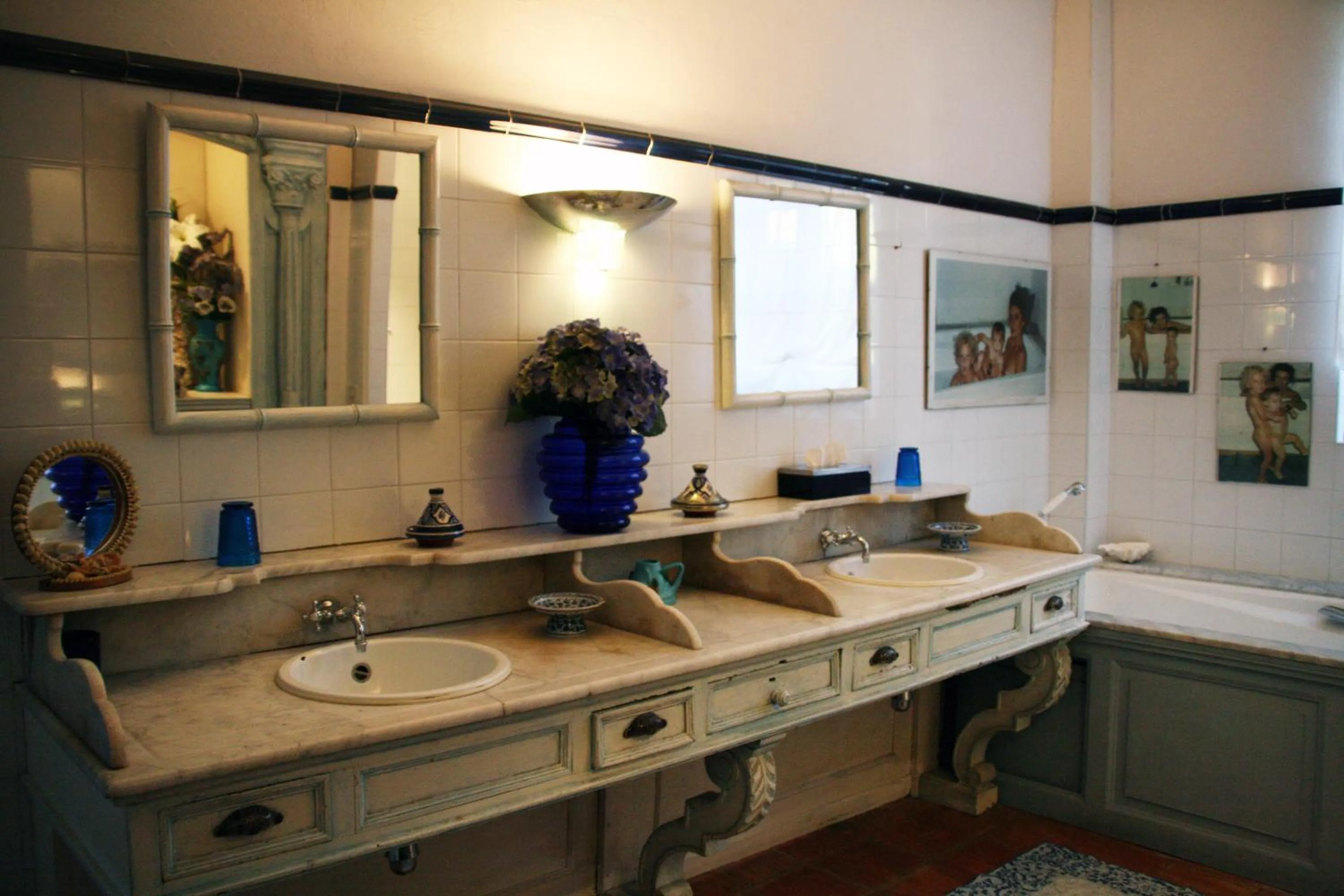 Bathroom in La Maison sur la Colline