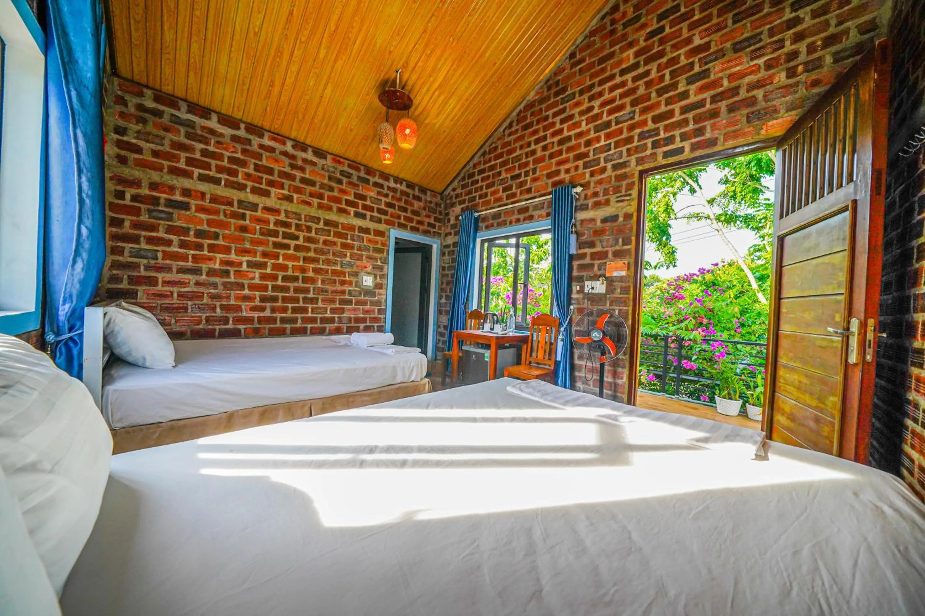 Patio, Bed in Phong Nha An An Homestay