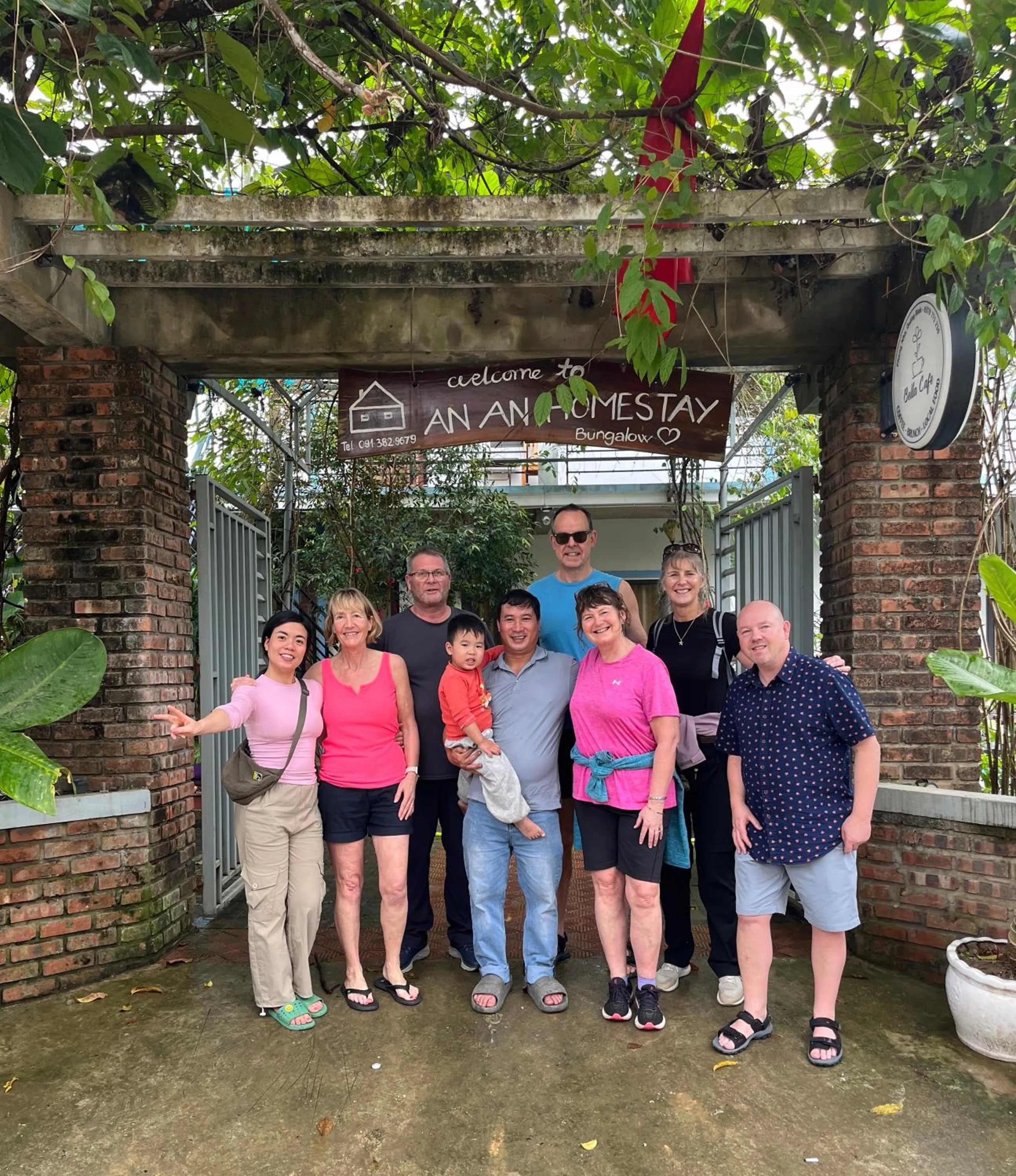 group of guests in Phong Nha An An Homestay