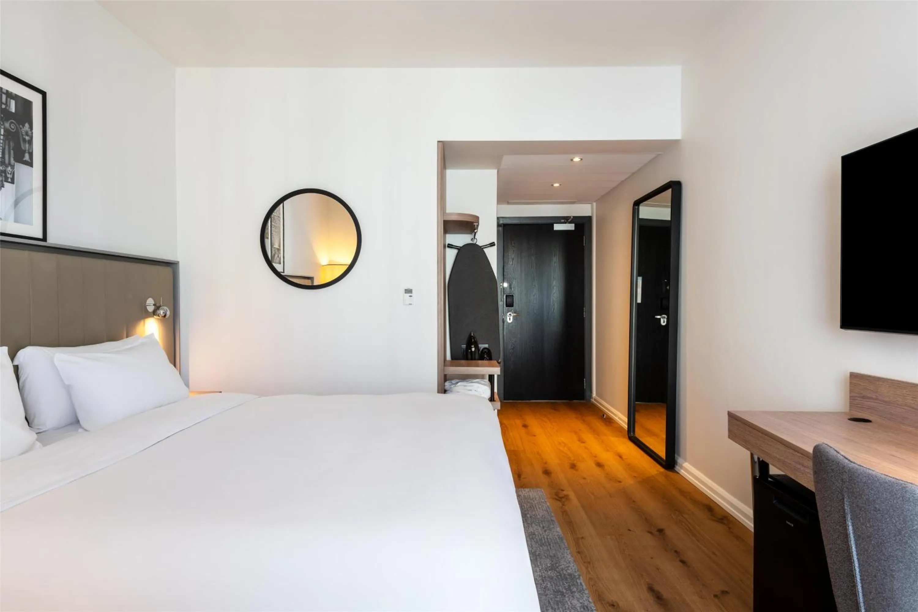 Bedroom, Bed in Radisson Hotel Manchester City Centre, A Verified Net Zero Hotel