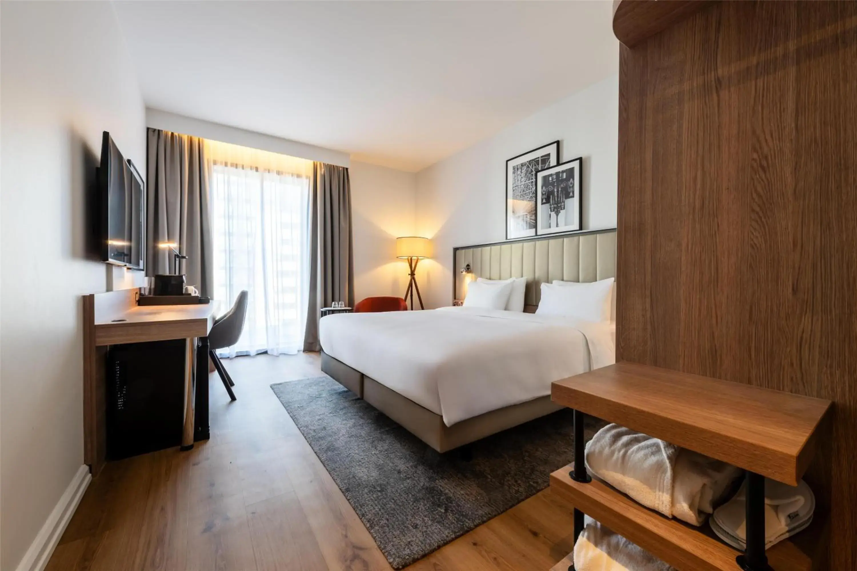 Bedroom, Bed in Radisson Hotel Manchester City Centre, A Verified Net Zero Hotel Bedroom, Bed in Radisson Hotel Manchester City Centre, A Verified Net Zero Hotel