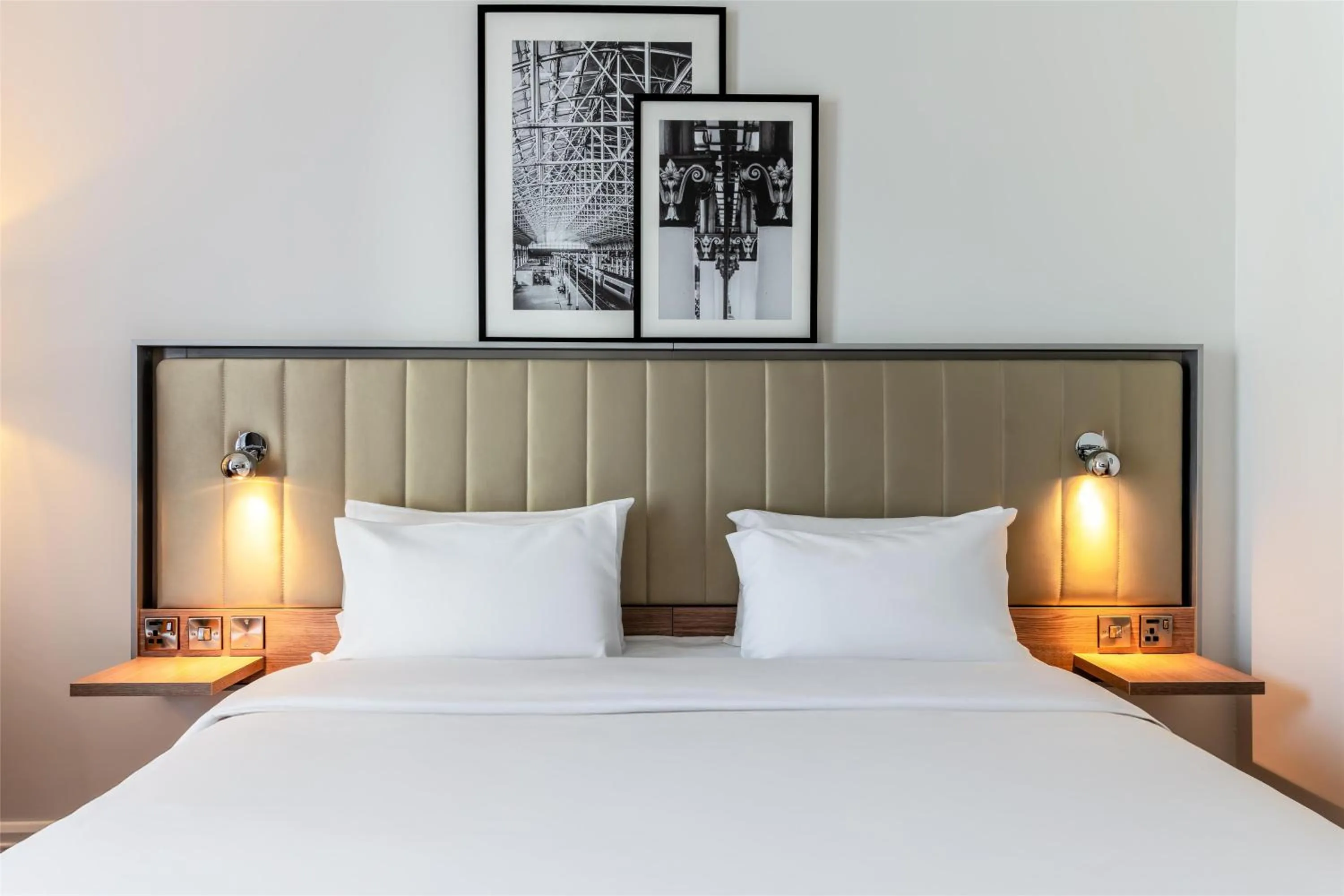 Bedroom, Bed in Radisson Hotel Manchester City Centre, A Verified Net Zero Hotel