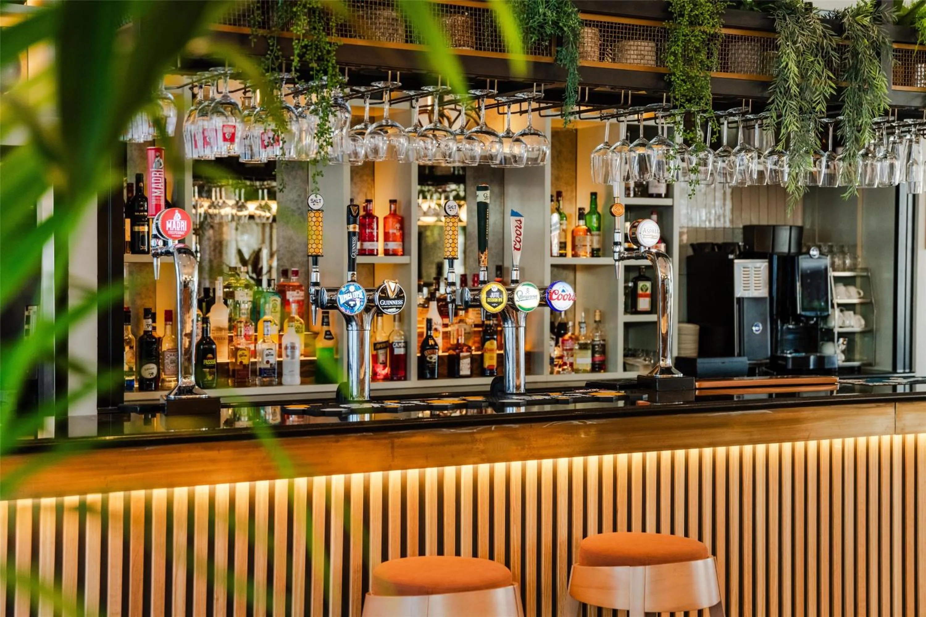 Lounge or bar in Radisson Hotel Manchester City Centre, A Verified Net Zero Hotel