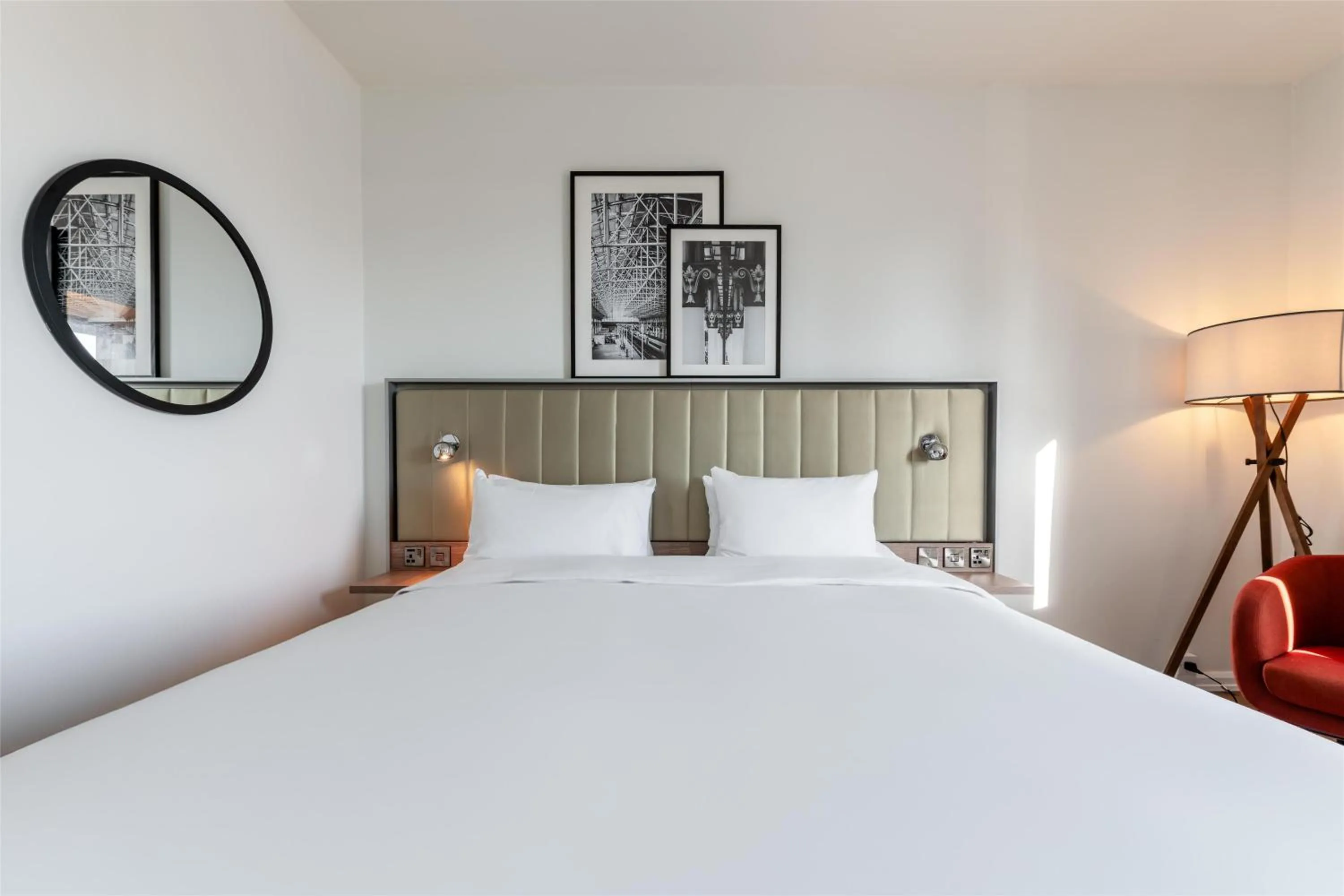 Bedroom, Bed in Radisson Hotel Manchester City Centre, A Verified Net Zero Hotel