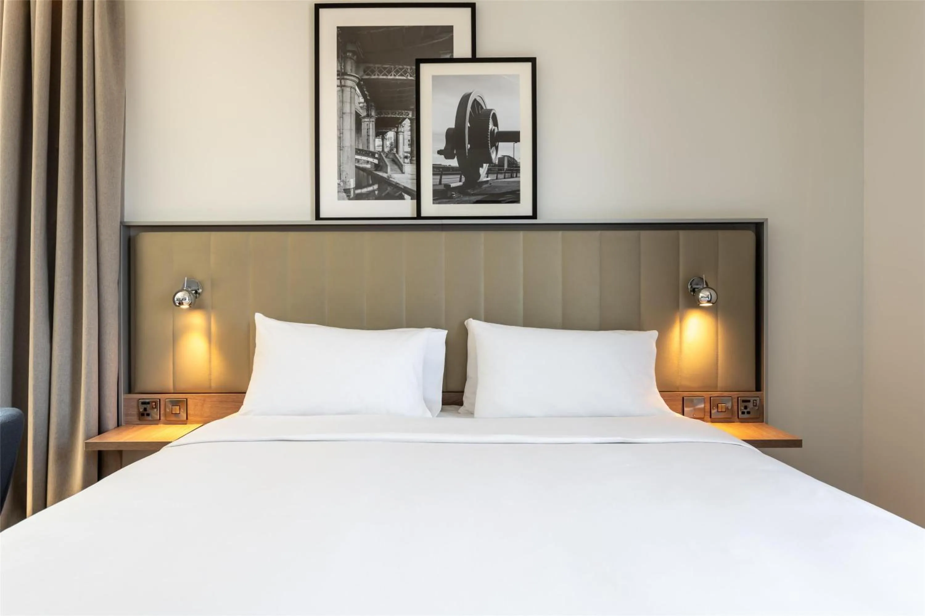 Photo of the whole room, Bed in Radisson Hotel Manchester City Centre, A Verified Net Zero Hotel