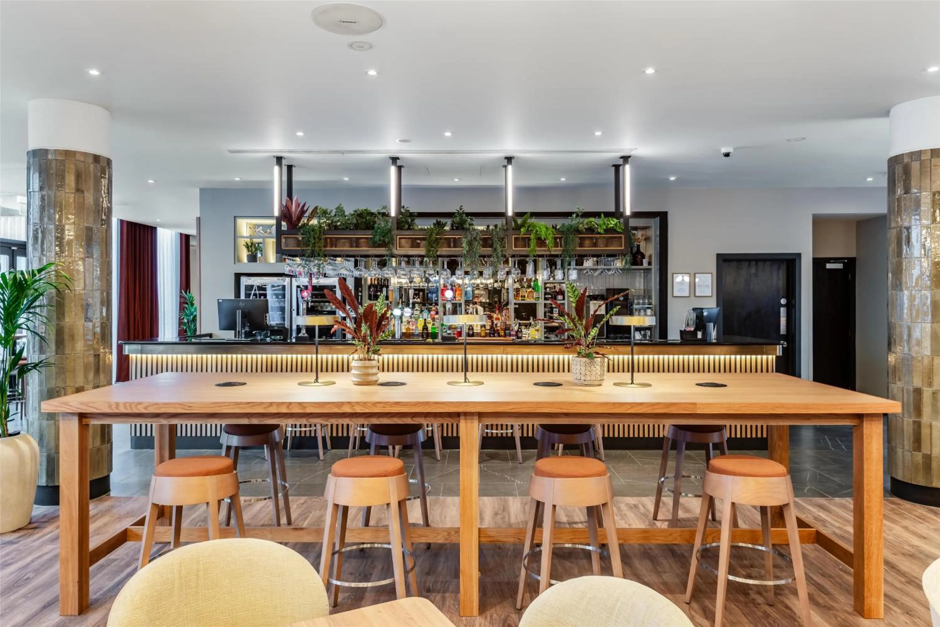 Lounge or bar in Radisson Hotel Manchester City Centre, A Verified Net Zero Hotel