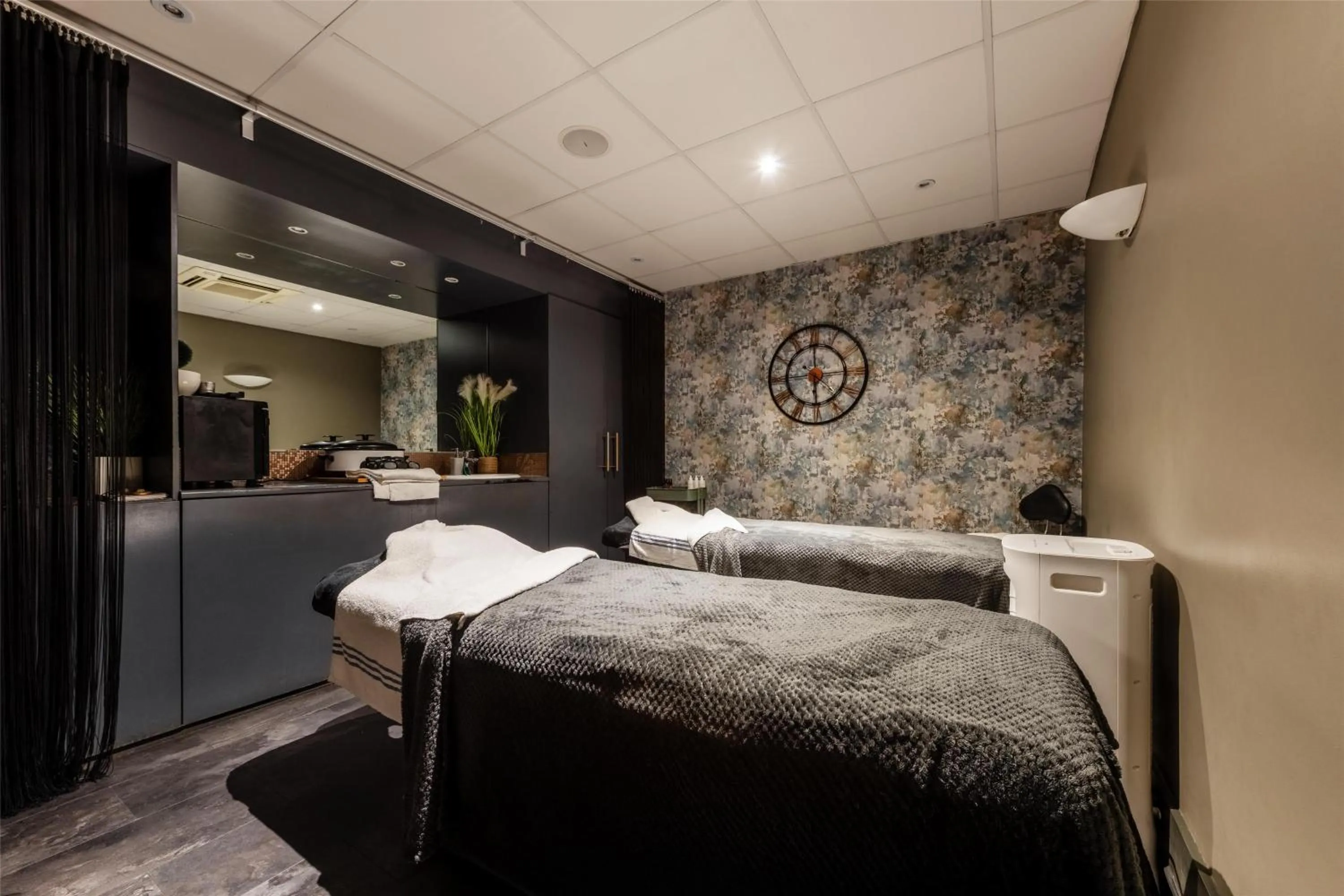 Spa and wellness centre/facilities, Bed in Radisson Hotel Manchester City Centre, A Verified Net Zero Hotel
