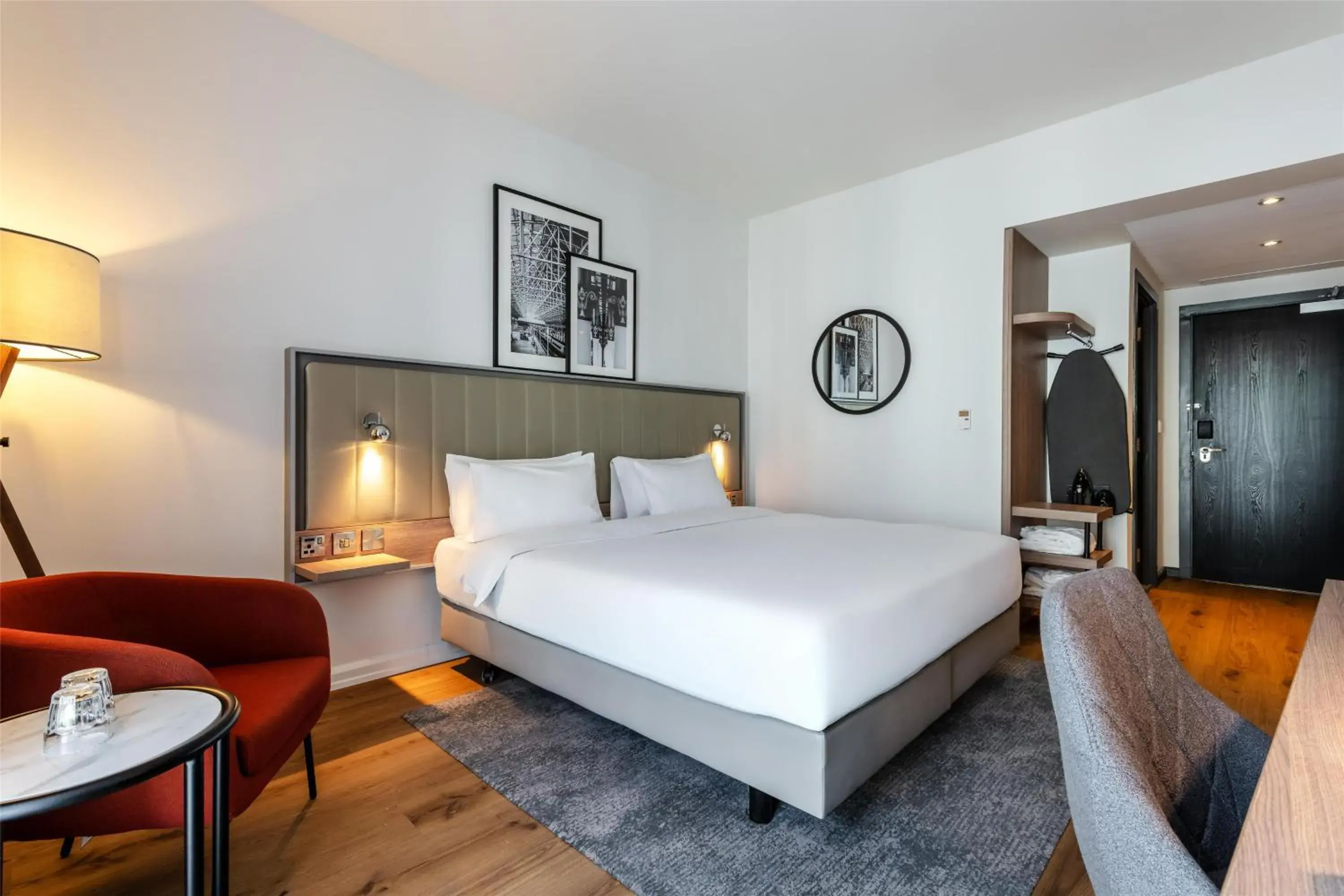 Bedroom, Bed in Radisson Hotel Manchester City Centre, A Verified Net Zero Hotel Bedroom, Bed in Radisson Hotel Manchester City Centre, A Verified Net Zero Hotel