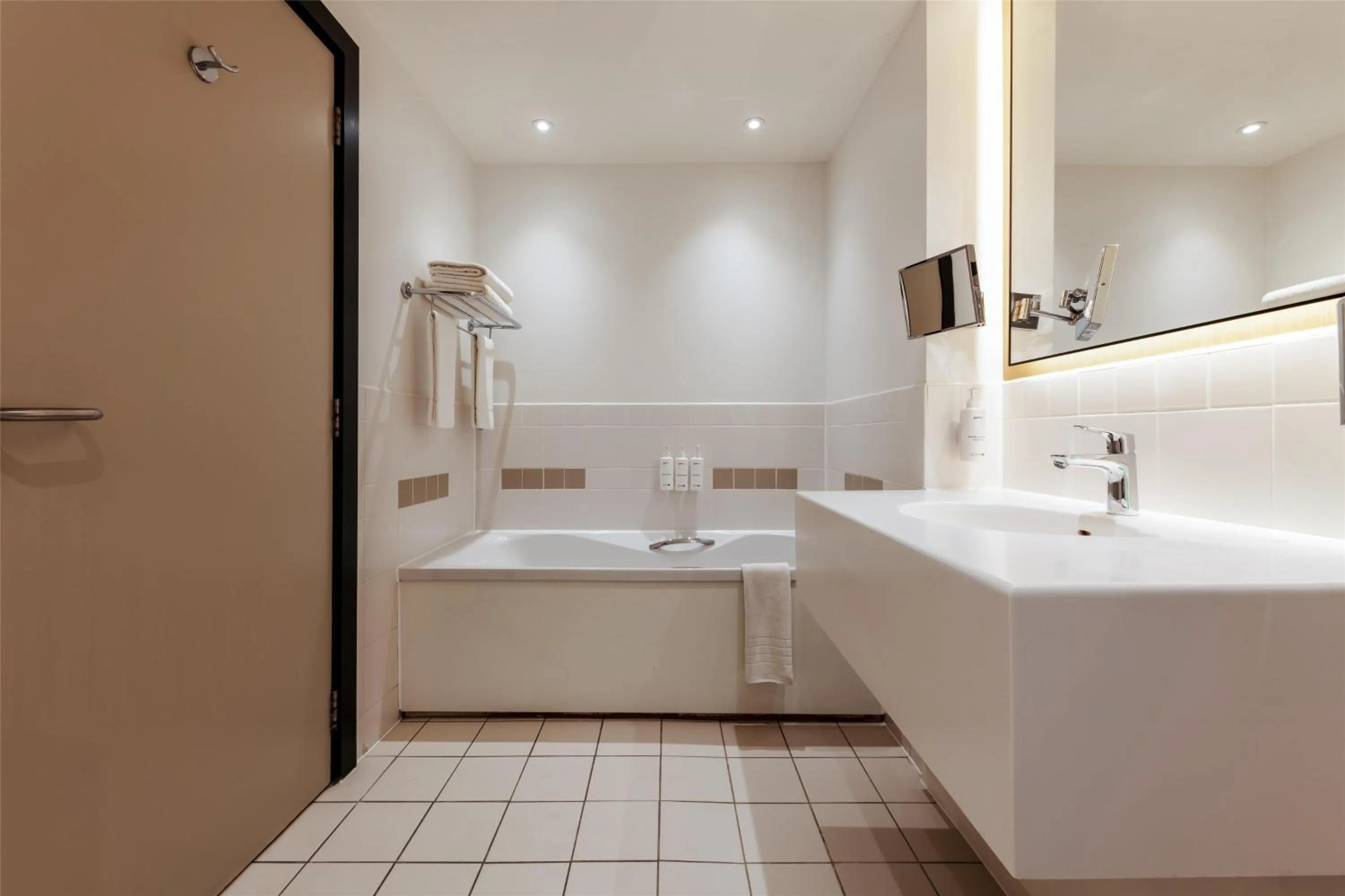 Bathroom in Radisson Hotel Manchester City Centre, A Verified Net Zero Hotel
