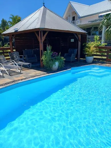 LE COLONIAL, T4 à 5 mn Aeroport dans villa de standing